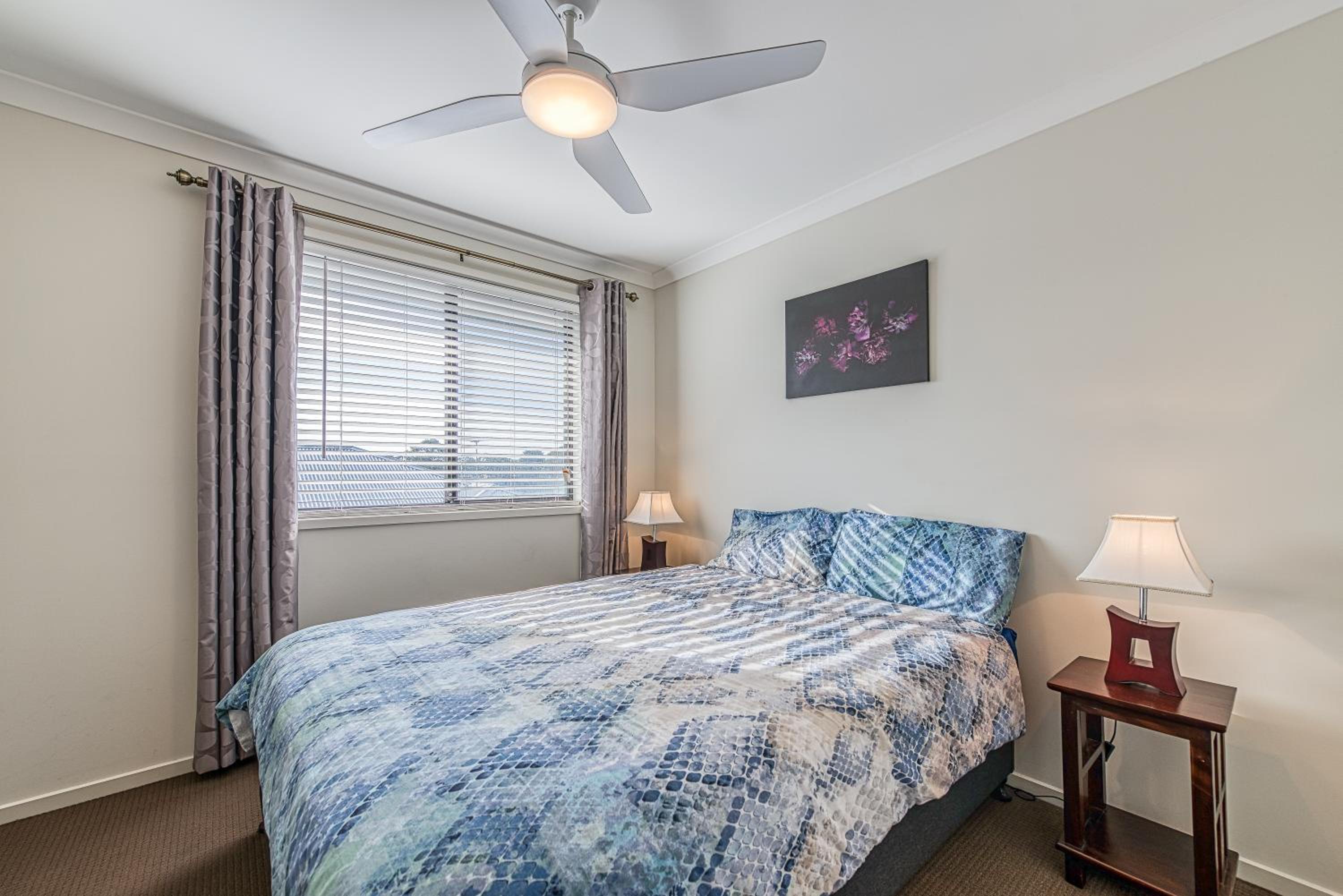Seabreeze Haven -Wifi, Netflix, pet friendly beach house
