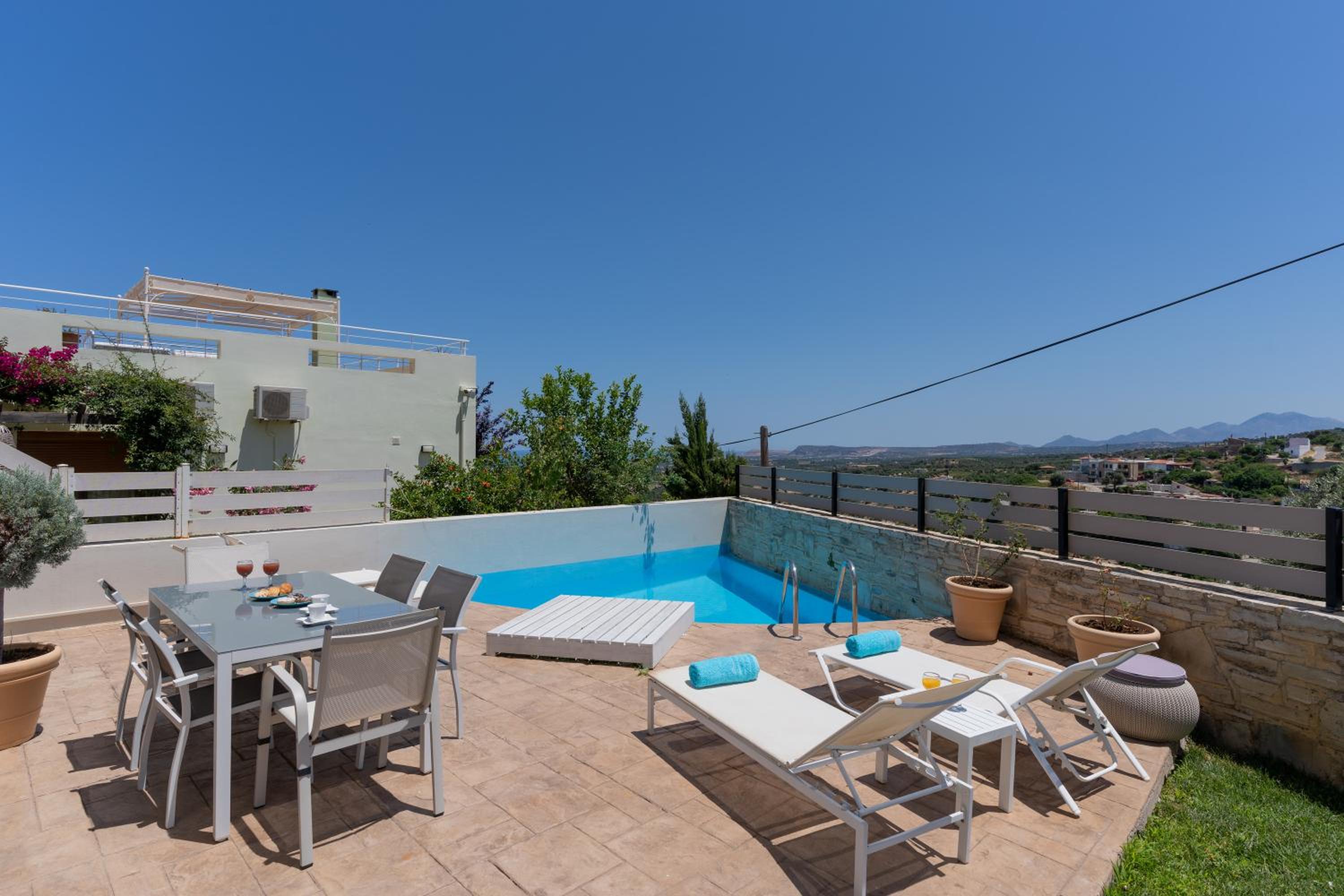 Linari Villa, a peaceful & cozy 2bdr villa with private pool! view 5