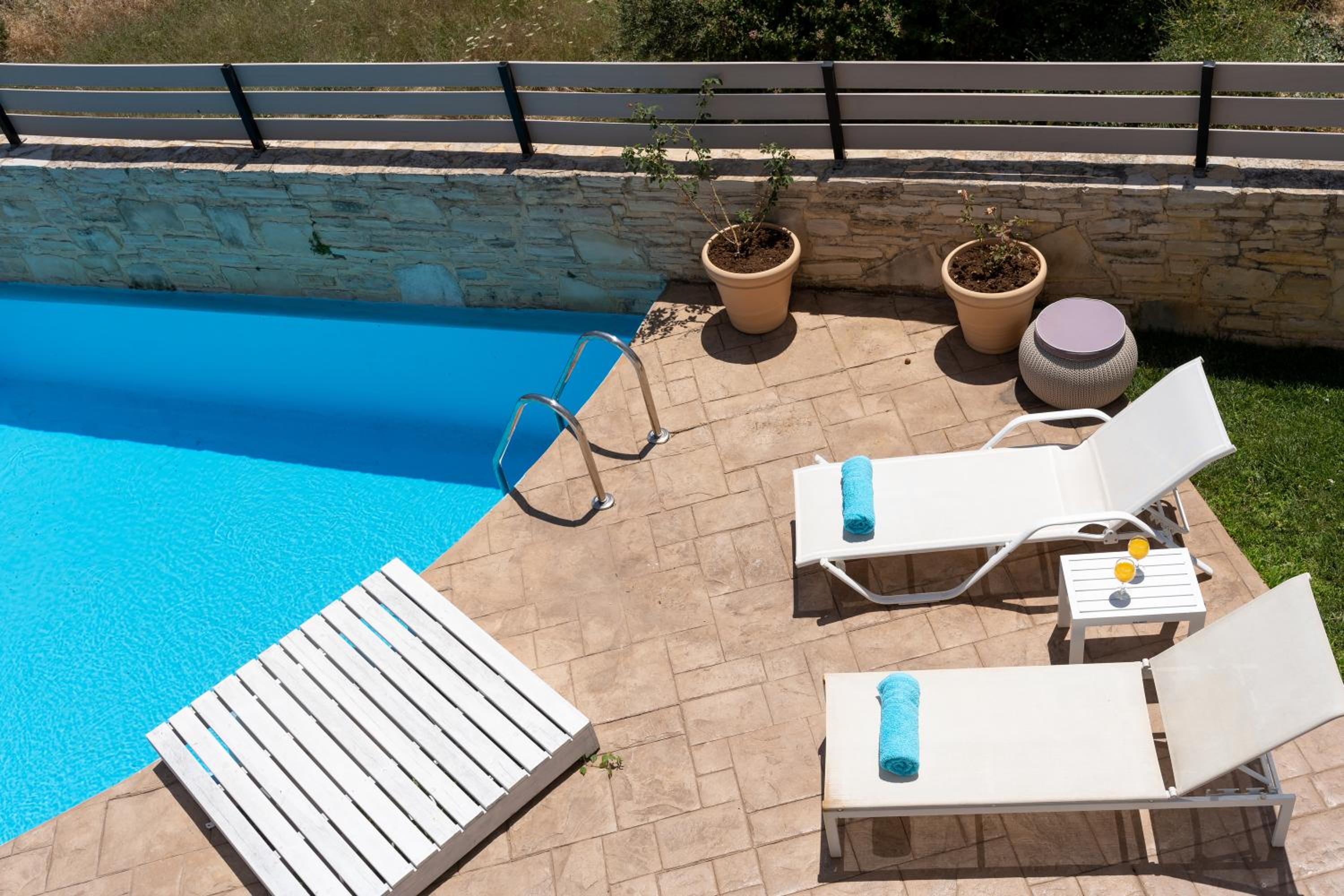 Linari Villa, a peaceful & cozy 2bdr villa with private pool! view 3