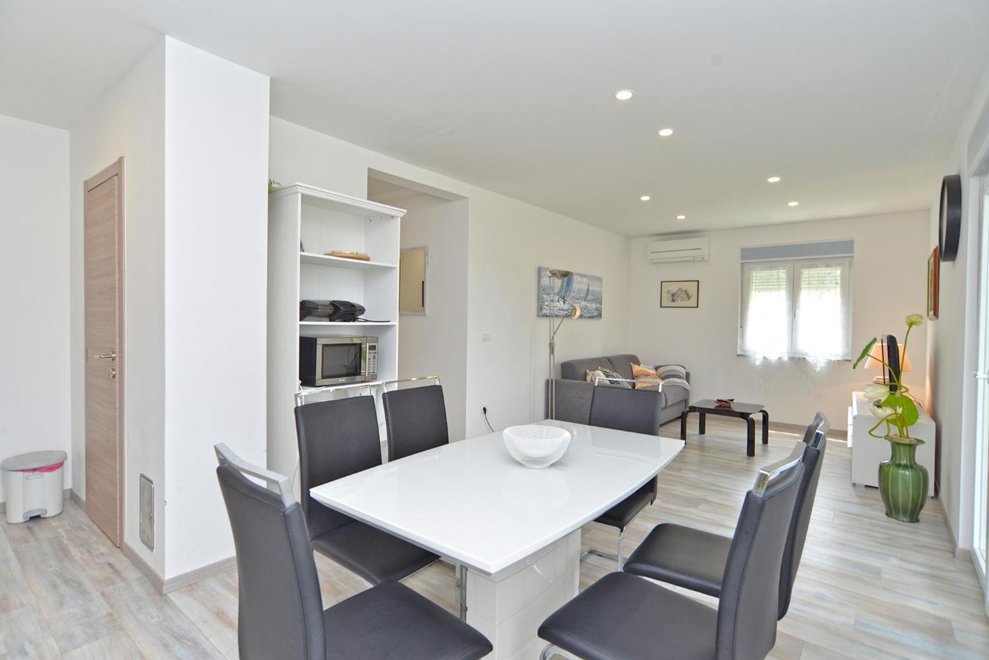 House Mirna 2177