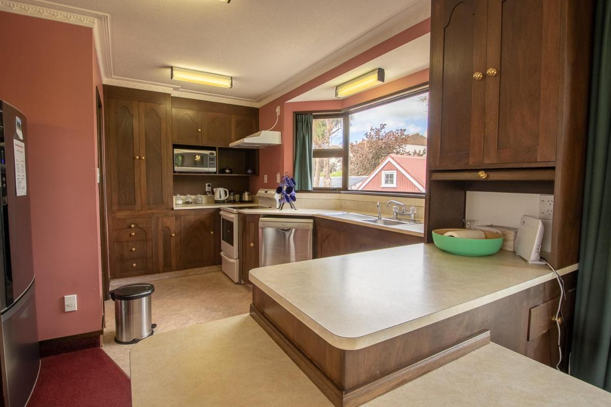 Redcliff House - Te Anau Holiday Home