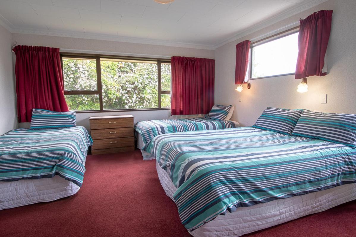 Redcliff House - Te Anau Holiday Home