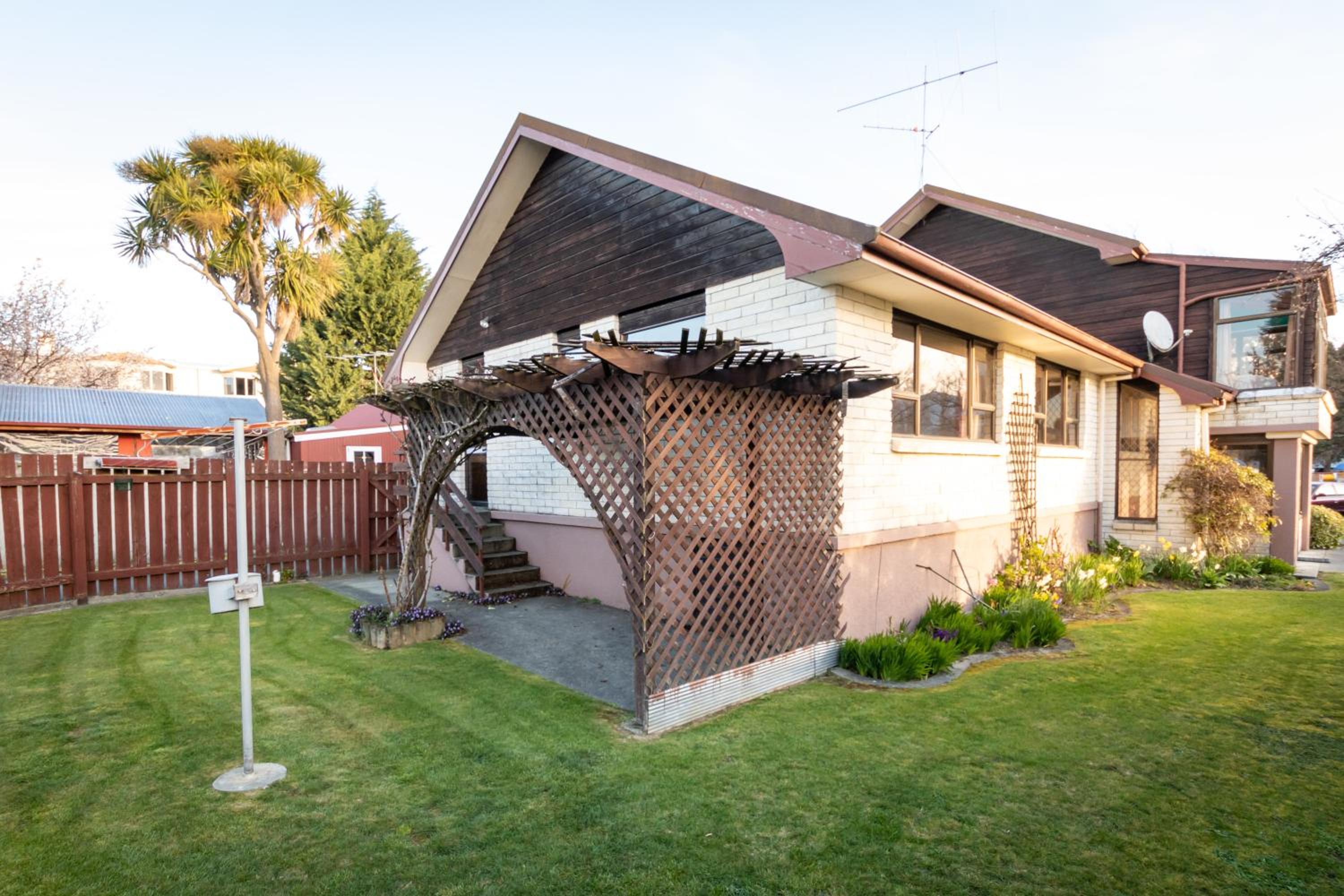 Redcliff House - Te Anau Holiday Home