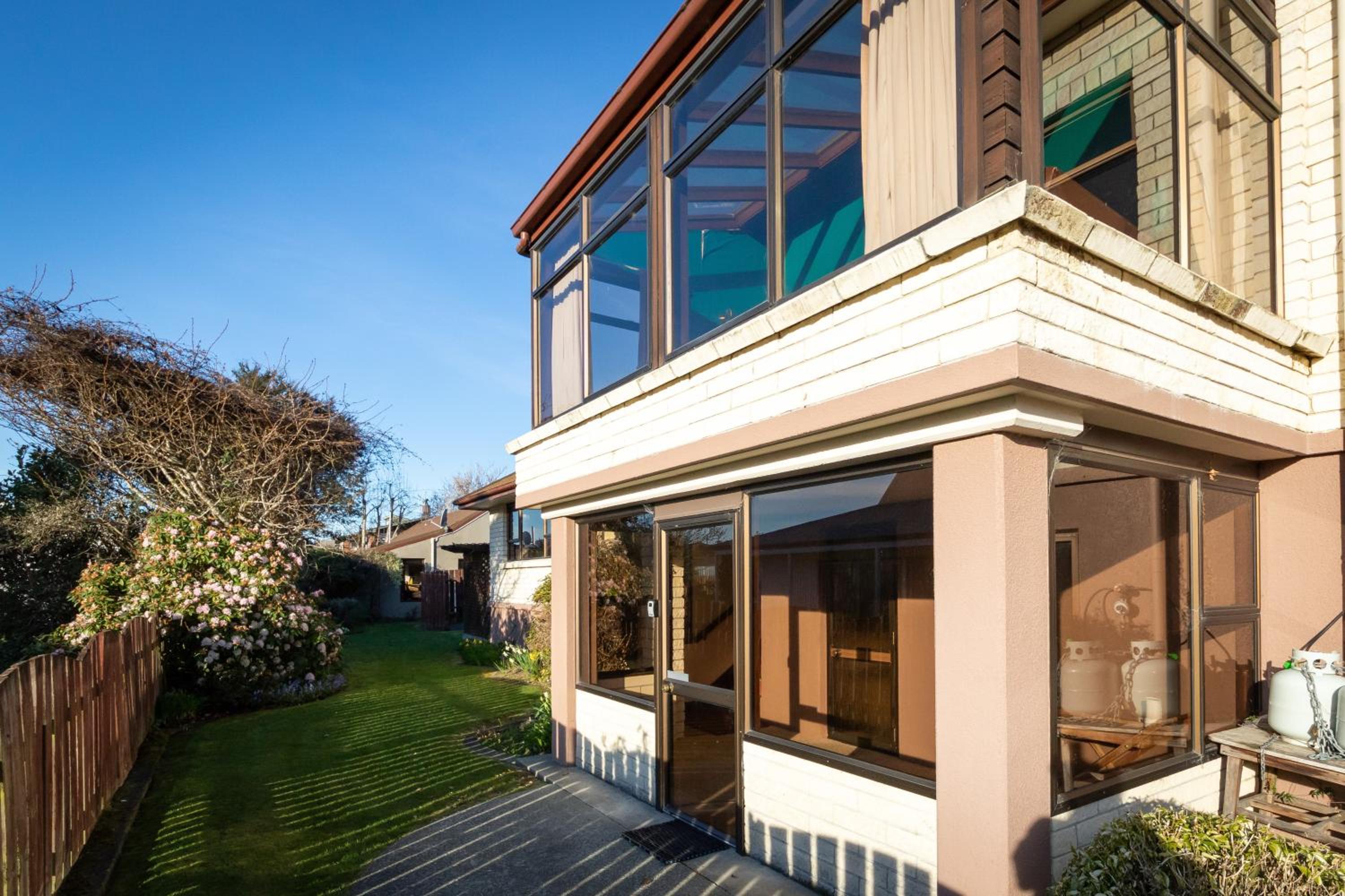 Redcliff House - Te Anau Holiday Home