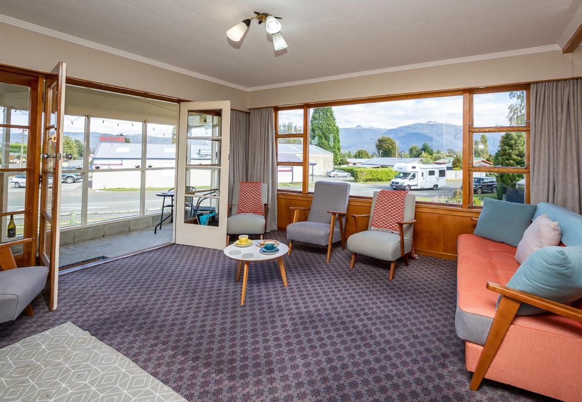 Hotel Grand View - Te Anau Holiday Home - Image 1