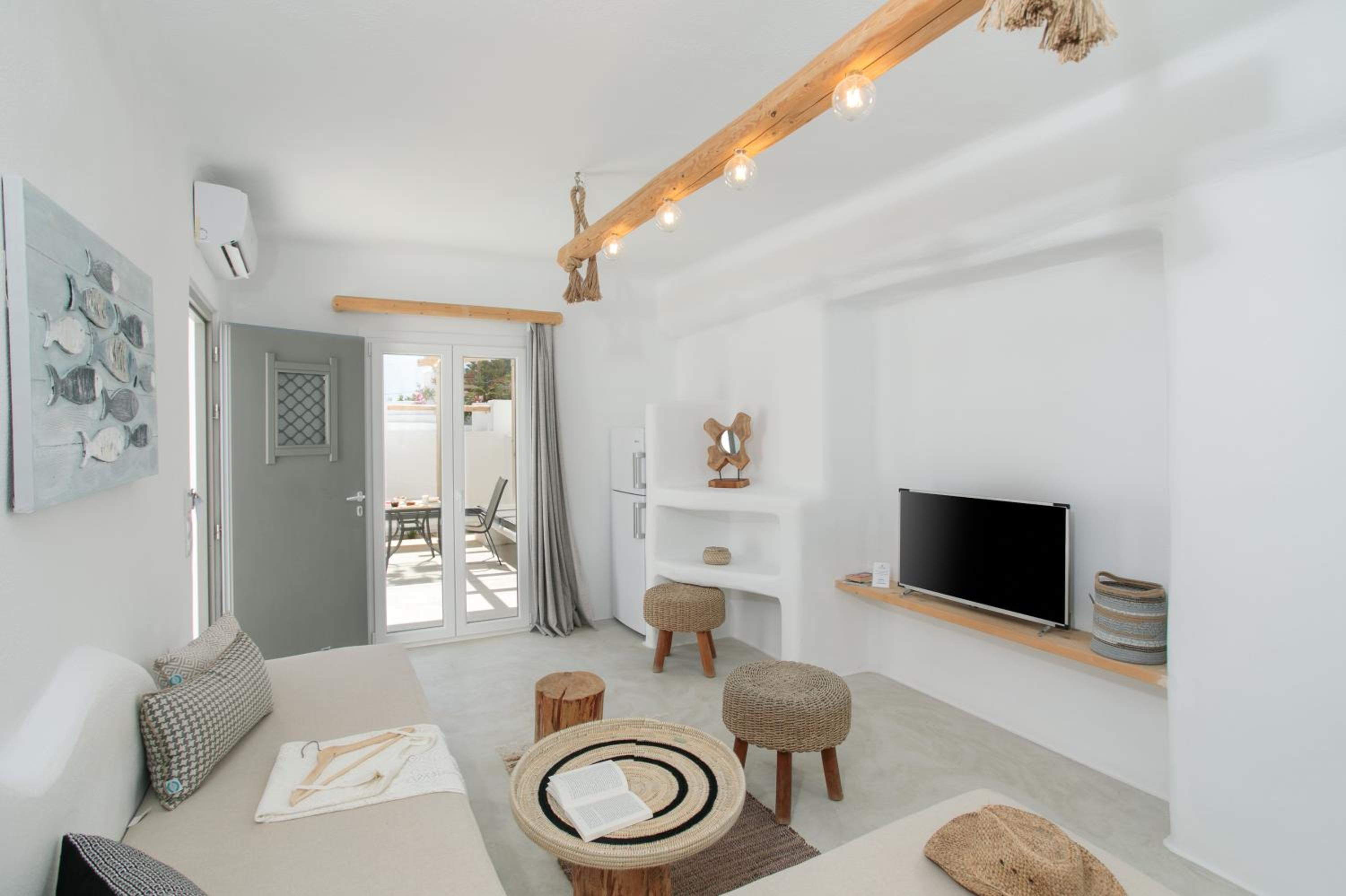Irida Vacation Suites — photo 16