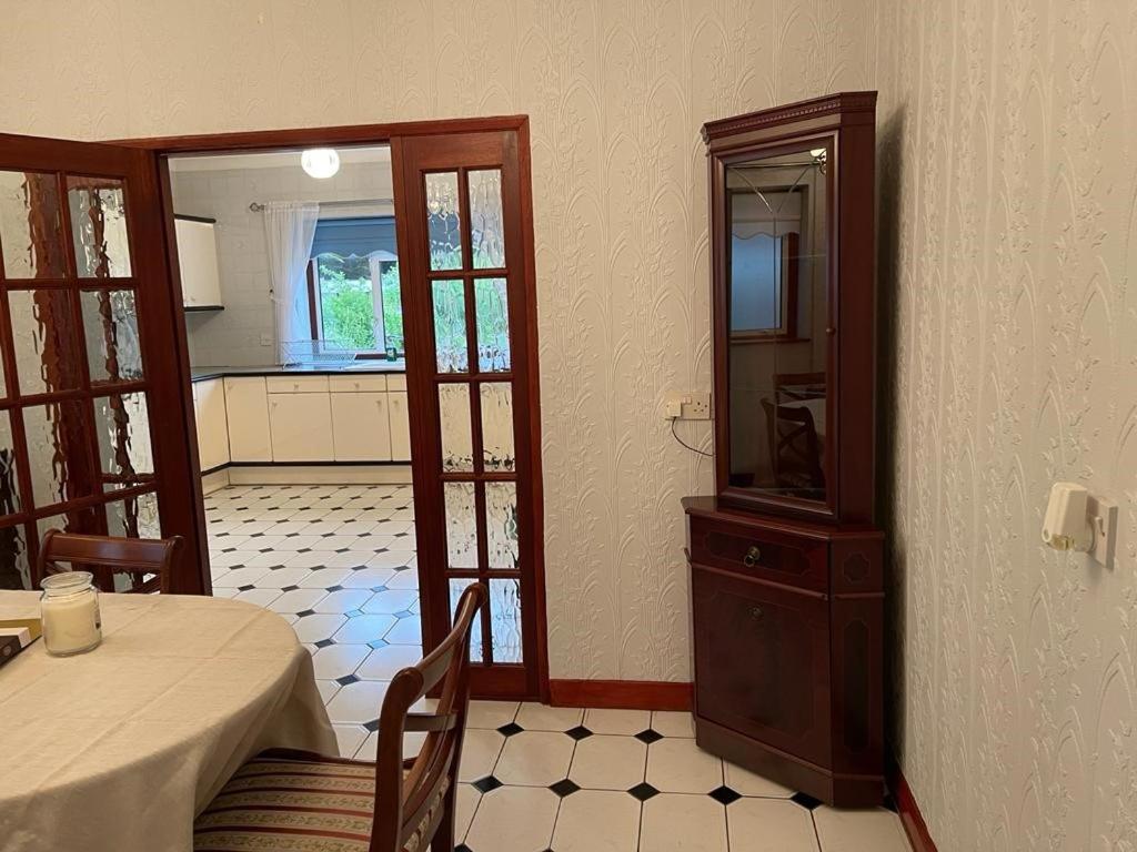 Cheerful 3 bedroom house with off street parking view 5