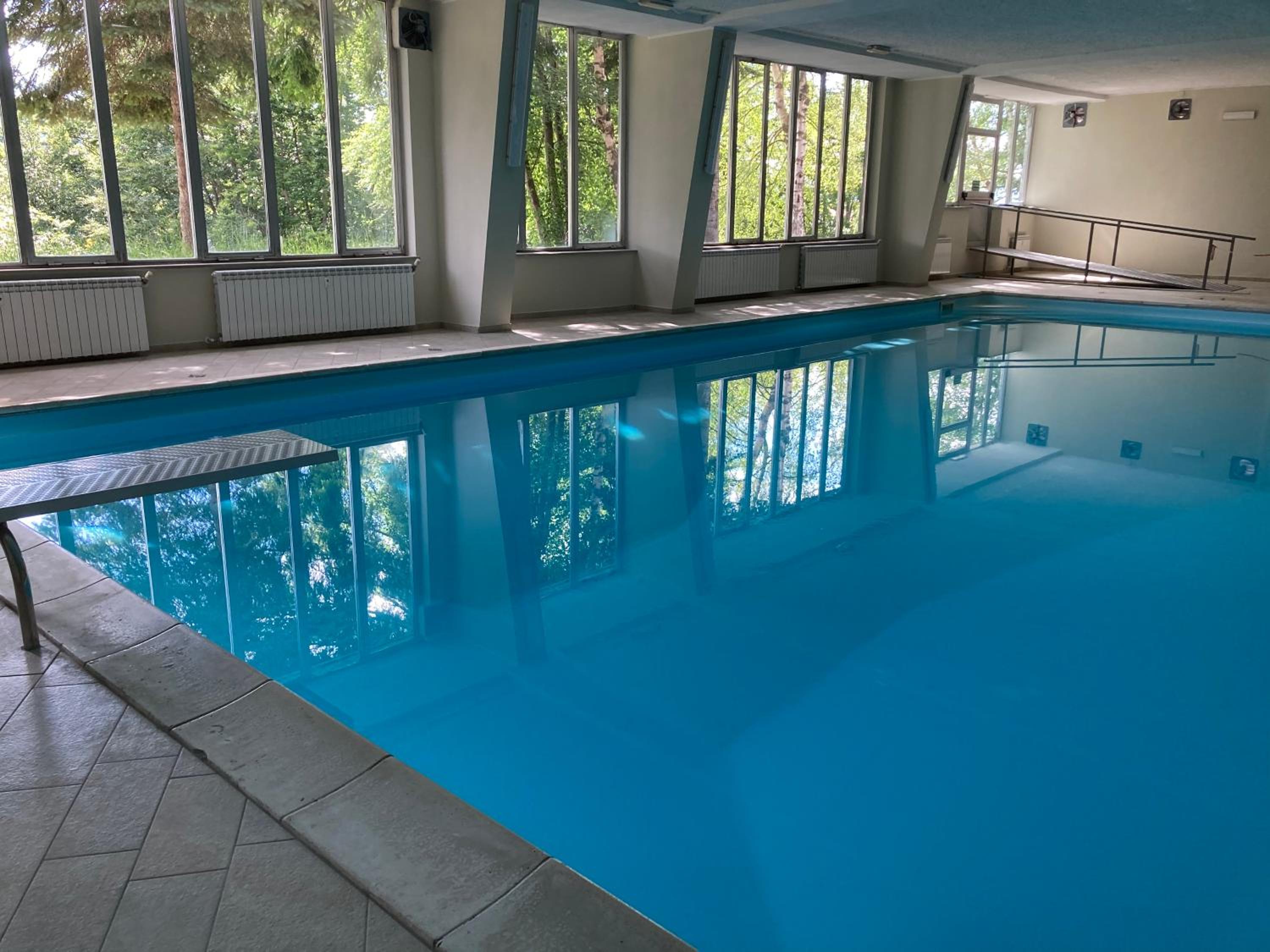 Appartamento 6 ospiti con piscina, 3 camere, box, 2 min piste - Snow Pool Chalet view 3