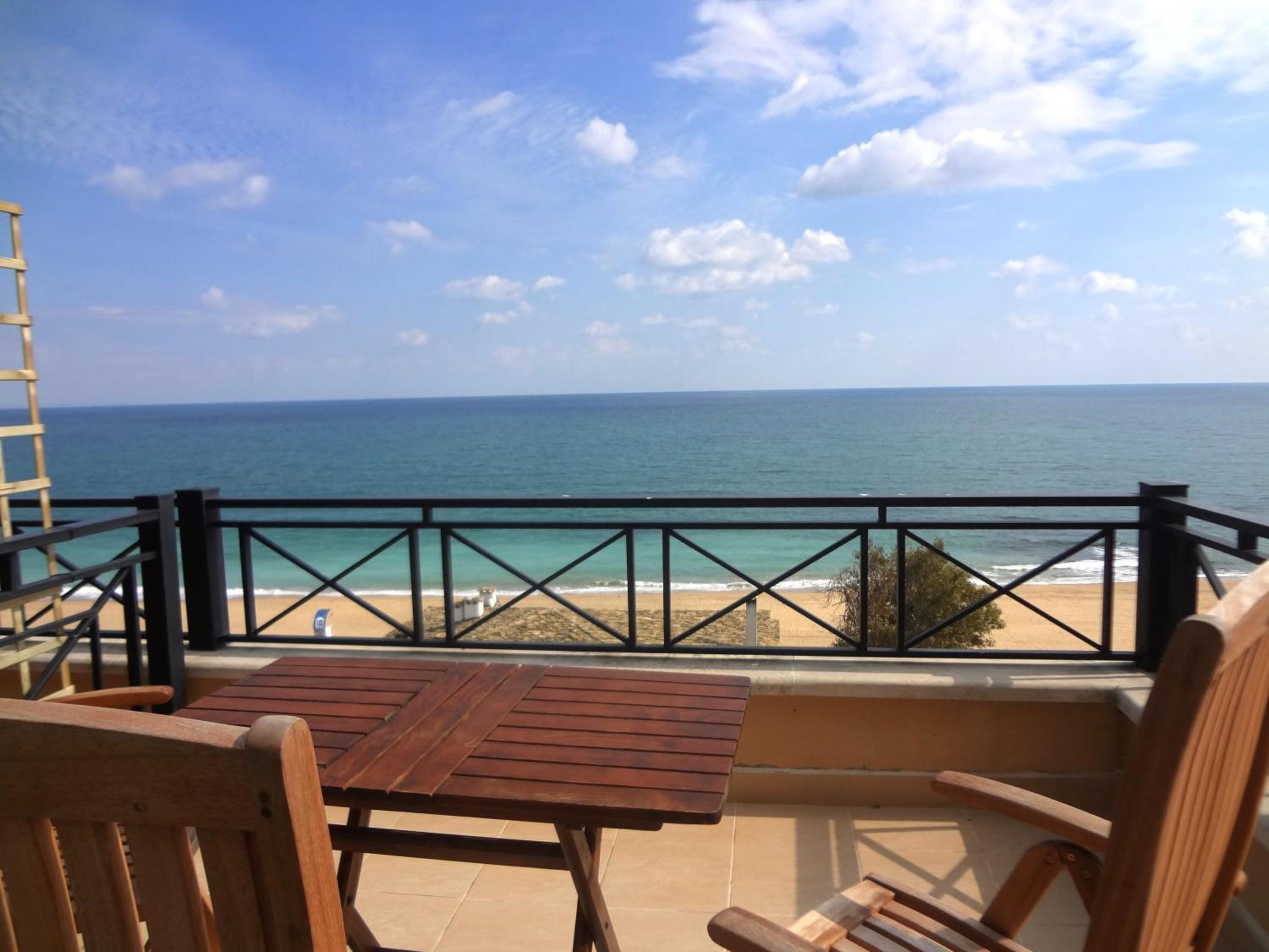 SEAVIEW BG Beach Front Suites view 2