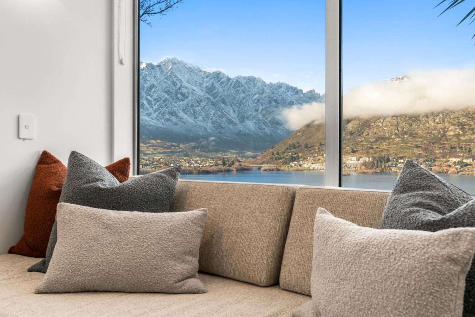 A Stunning Stay - Queenstown Holiday Home