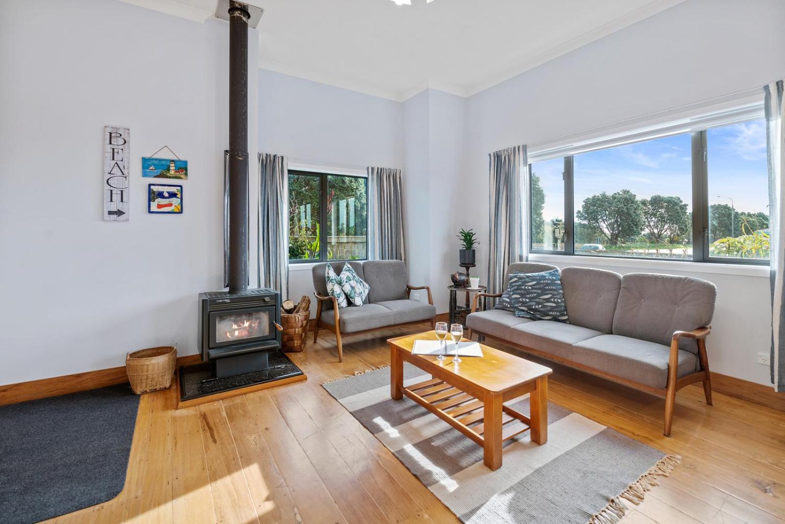 Ekhaya - New Plymouth Holiday Home view 2
