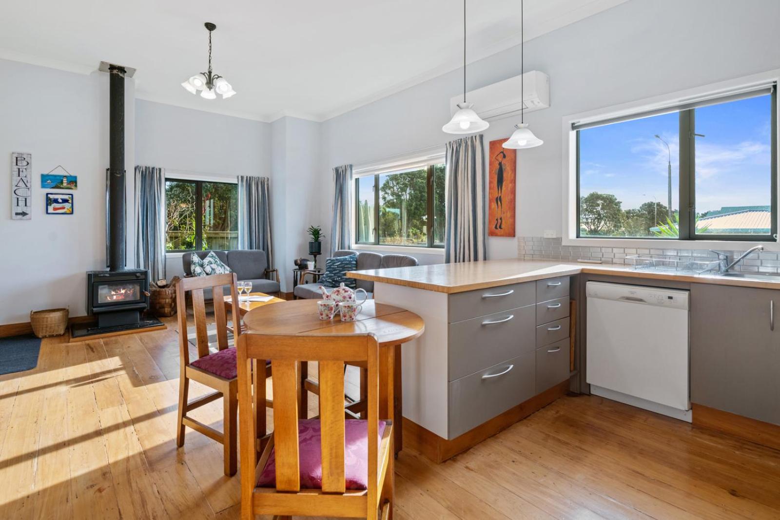 Ekhaya - New Plymouth Holiday Home view 5