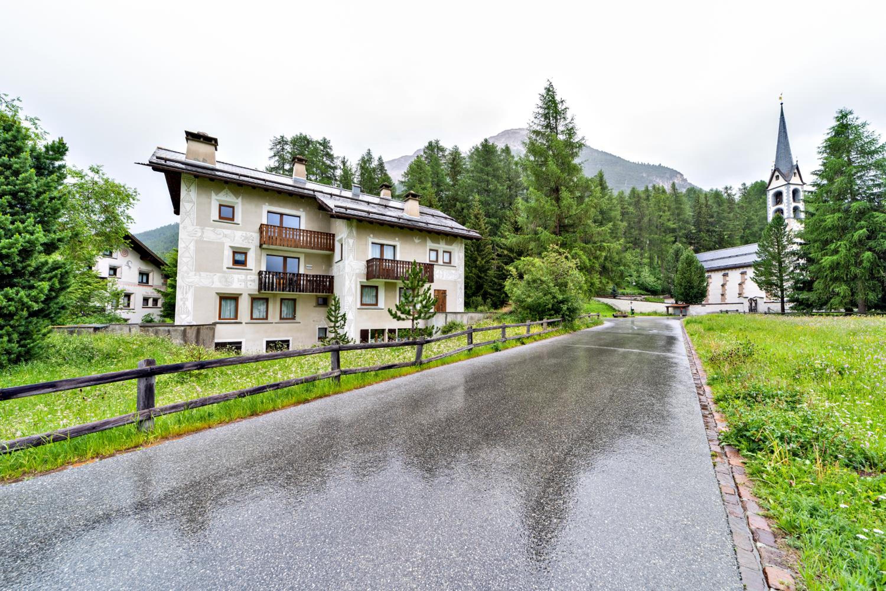 Chesa Tussilago - La Punt-Chamues-ch view 2