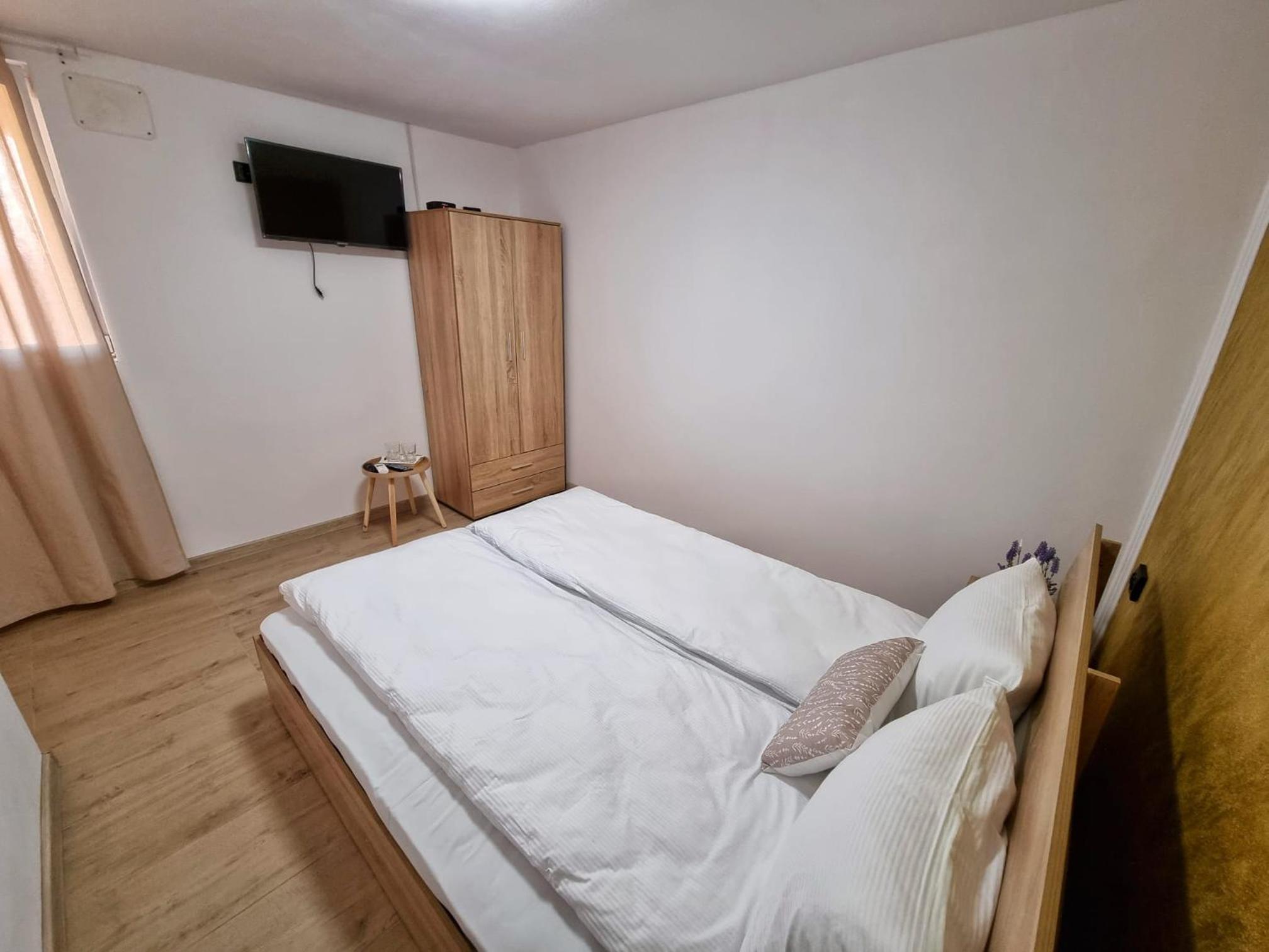 Cabana Vărad Coronini view 3