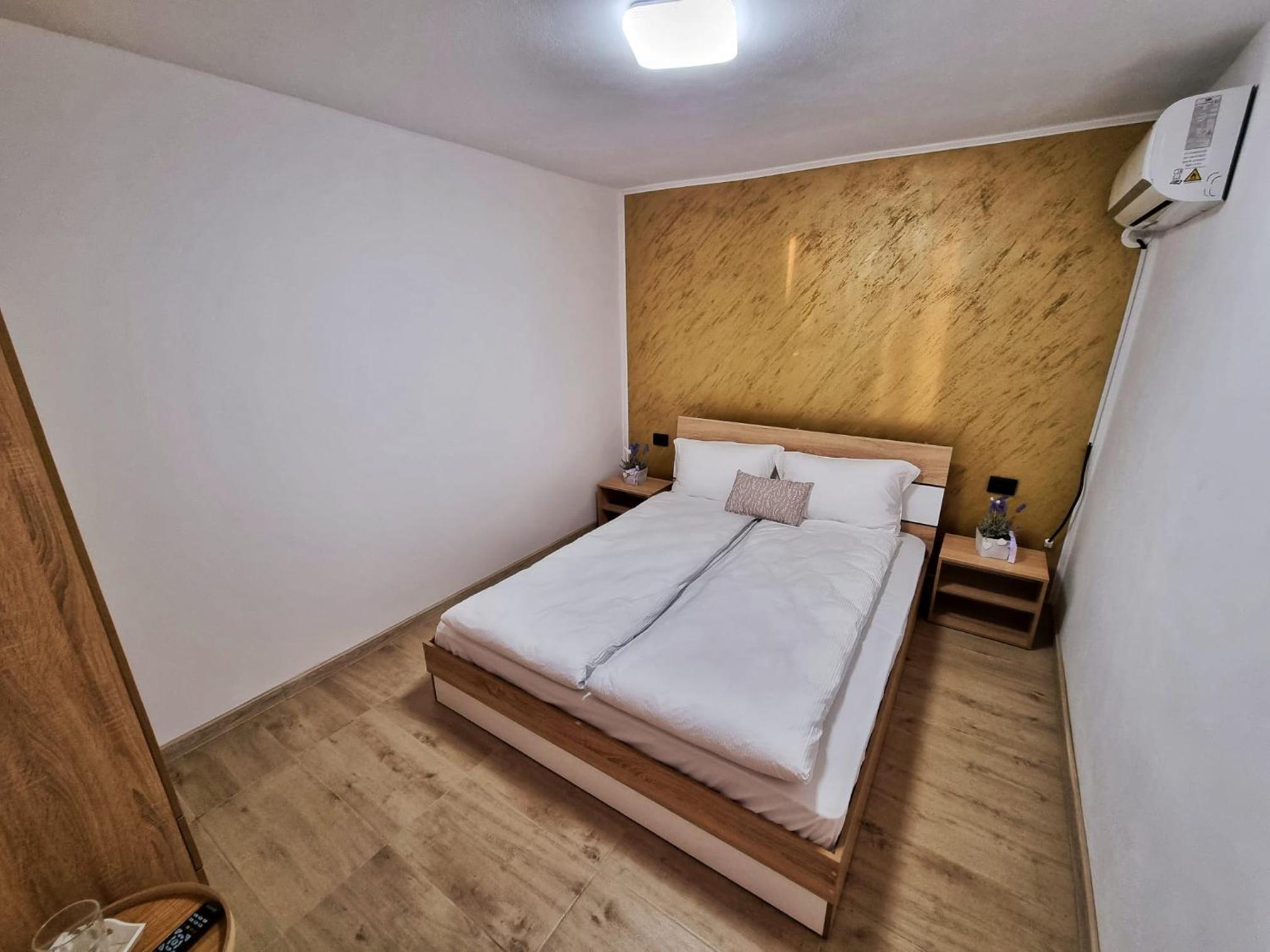 Cabana Vărad Coronini view 2