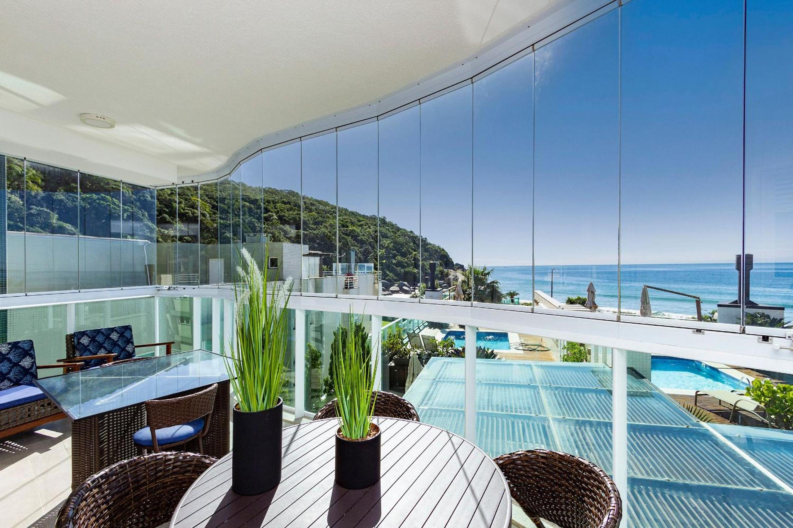 Varandas do Atlântico 302-B – Apartamento de Alto Padrão com Vista Panorâmica para o Mar em Bombas.