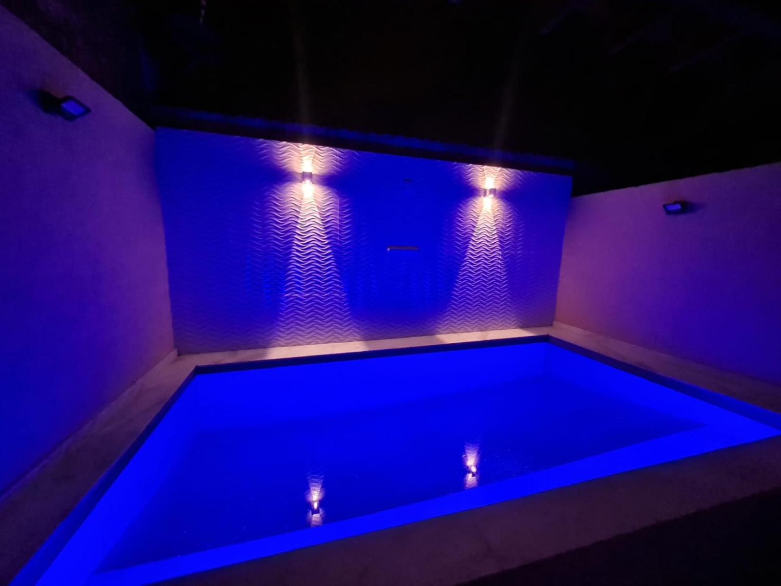 A Casa Linda Com Piscina Aquecida churrasqueira wifi pertinho da praia em Itanhaém