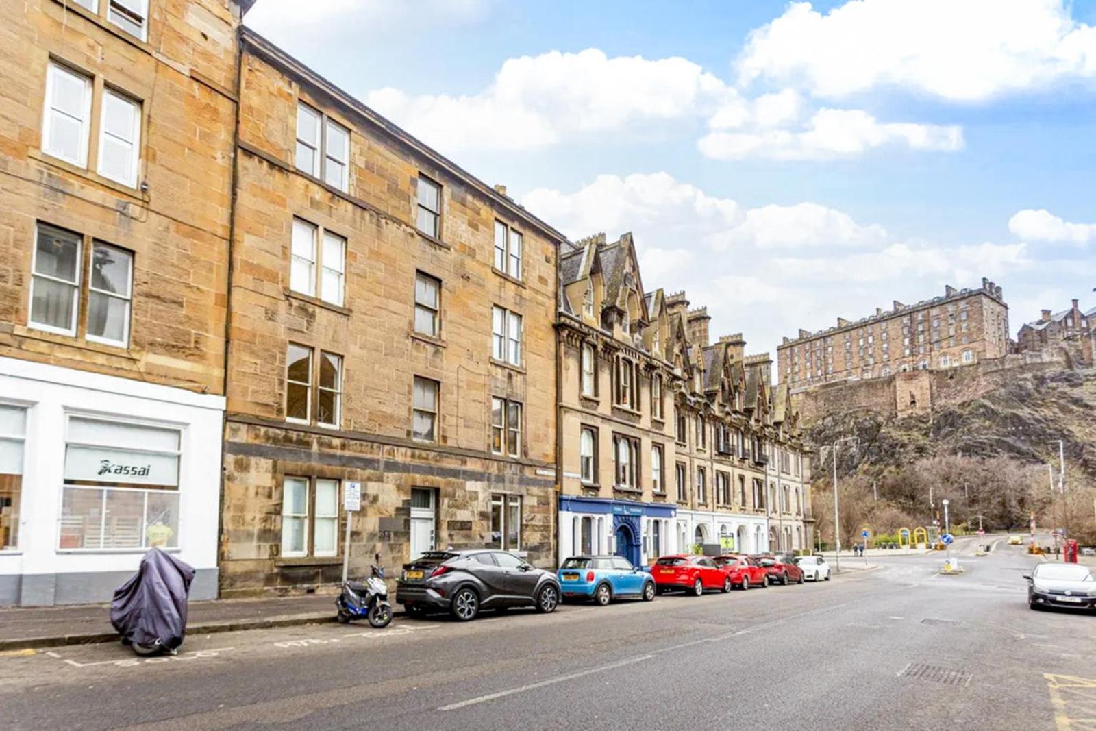 Open Plan 2 Bed Apt, Near Edinburgh Castle view 4