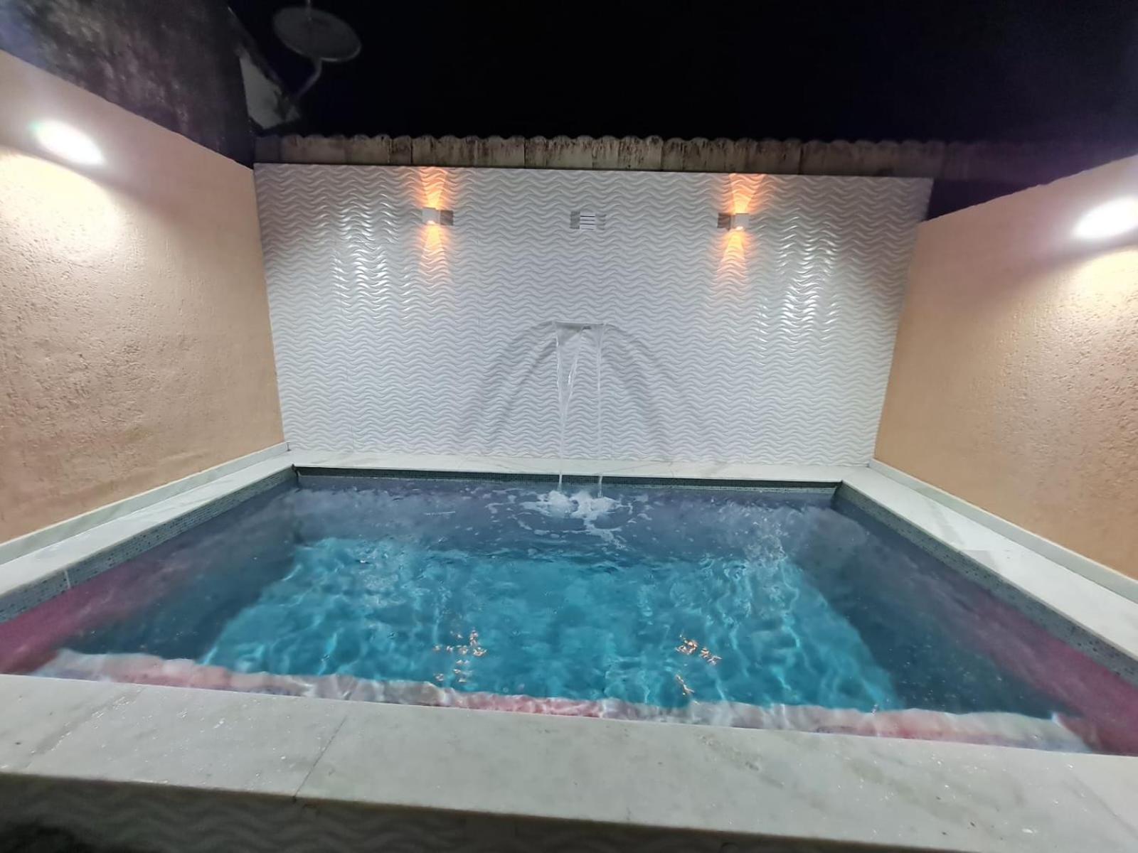 A Casa Linda Com Piscina Aquecida churrasqueira wifi pertinho da praia em Itanhaém