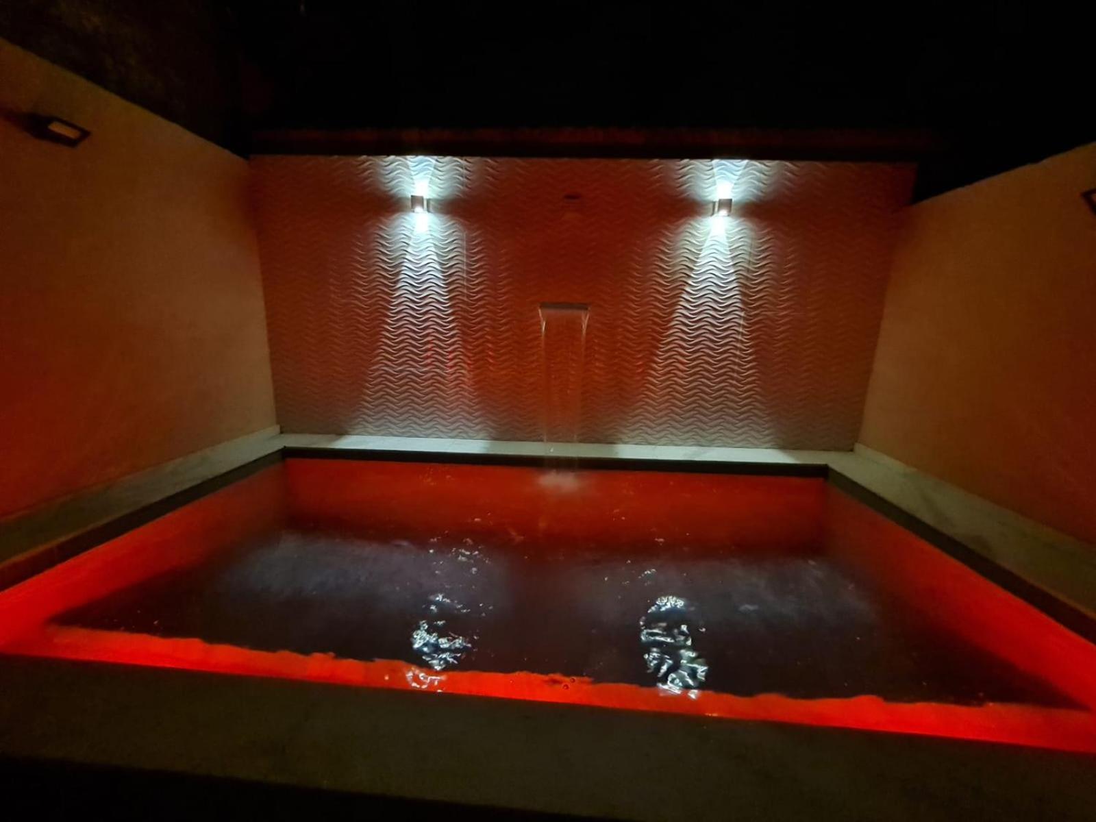 A Casa Linda Com Piscina Aquecida churrasqueira wifi pertinho da praia em Itanhaém
