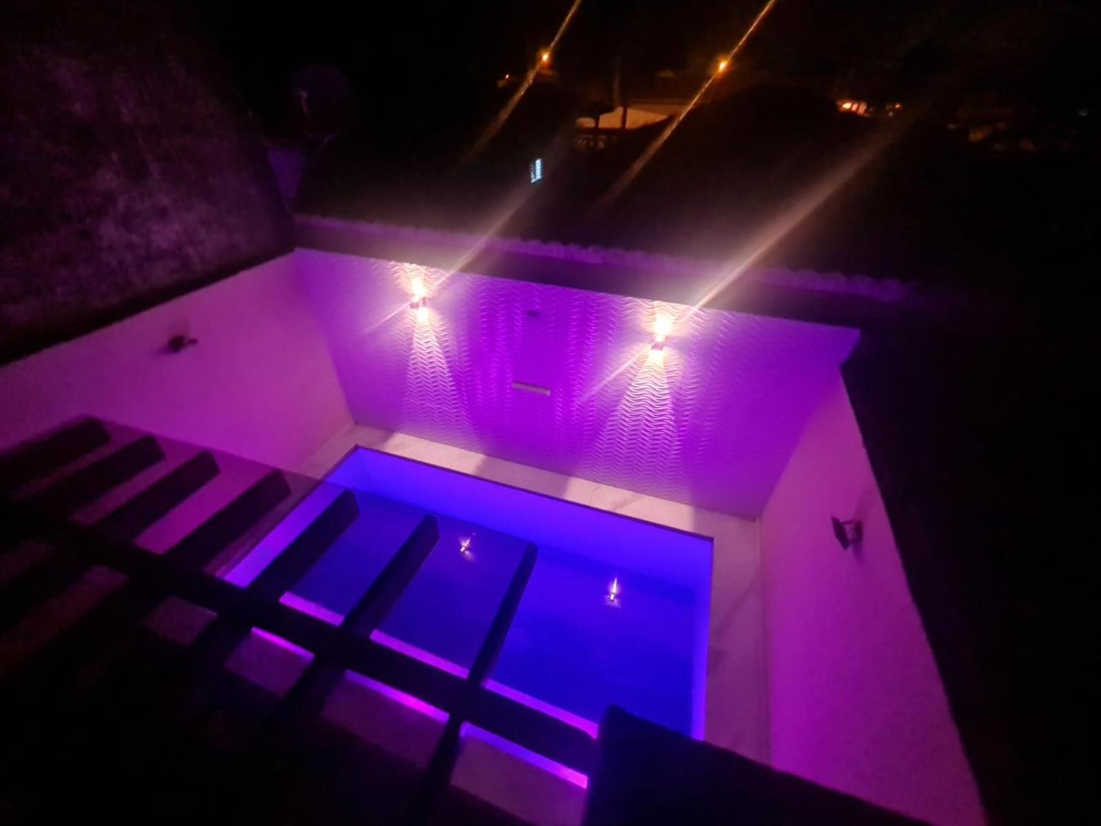 A Casa Linda Com Piscina Aquecida churrasqueira wifi pertinho da praia em Itanhaém