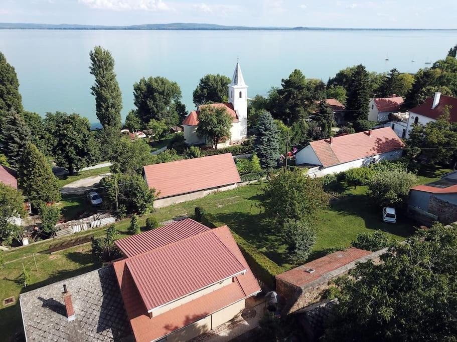 Beautiful accommodation with garden view 2