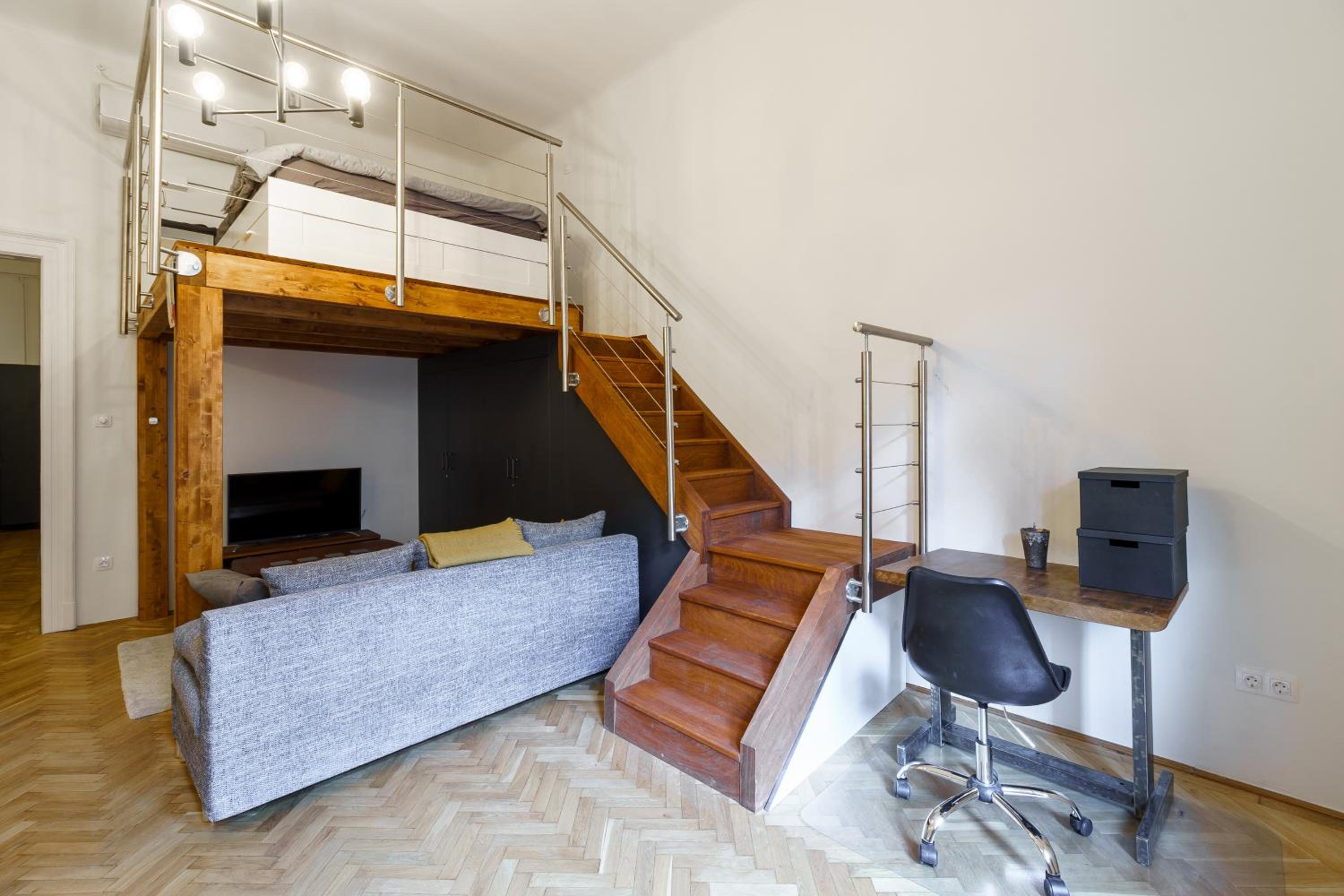 Central Loft-style flat next to Danube view 5