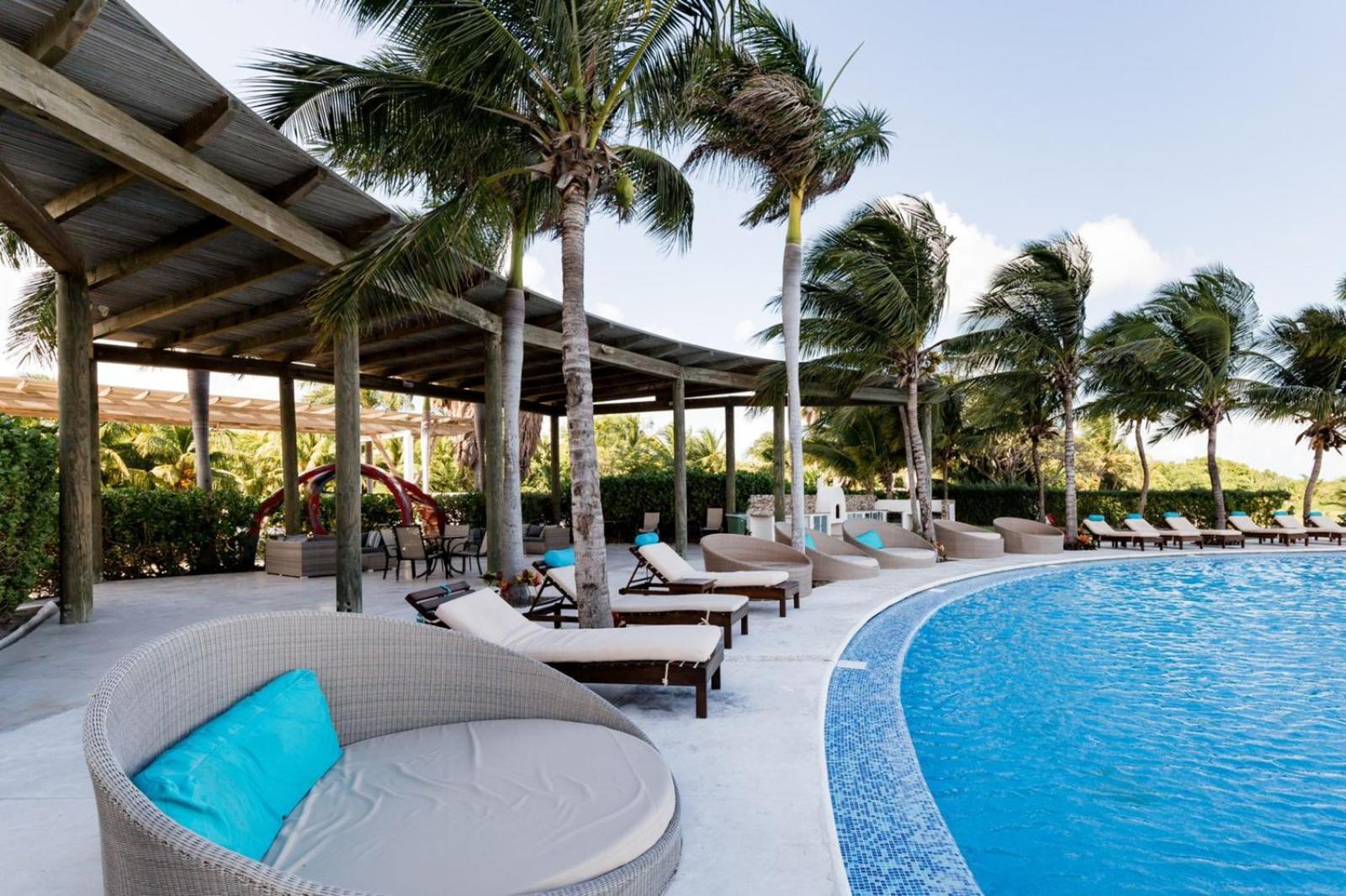 Beach, pool 3BR Apartment - 8 guests