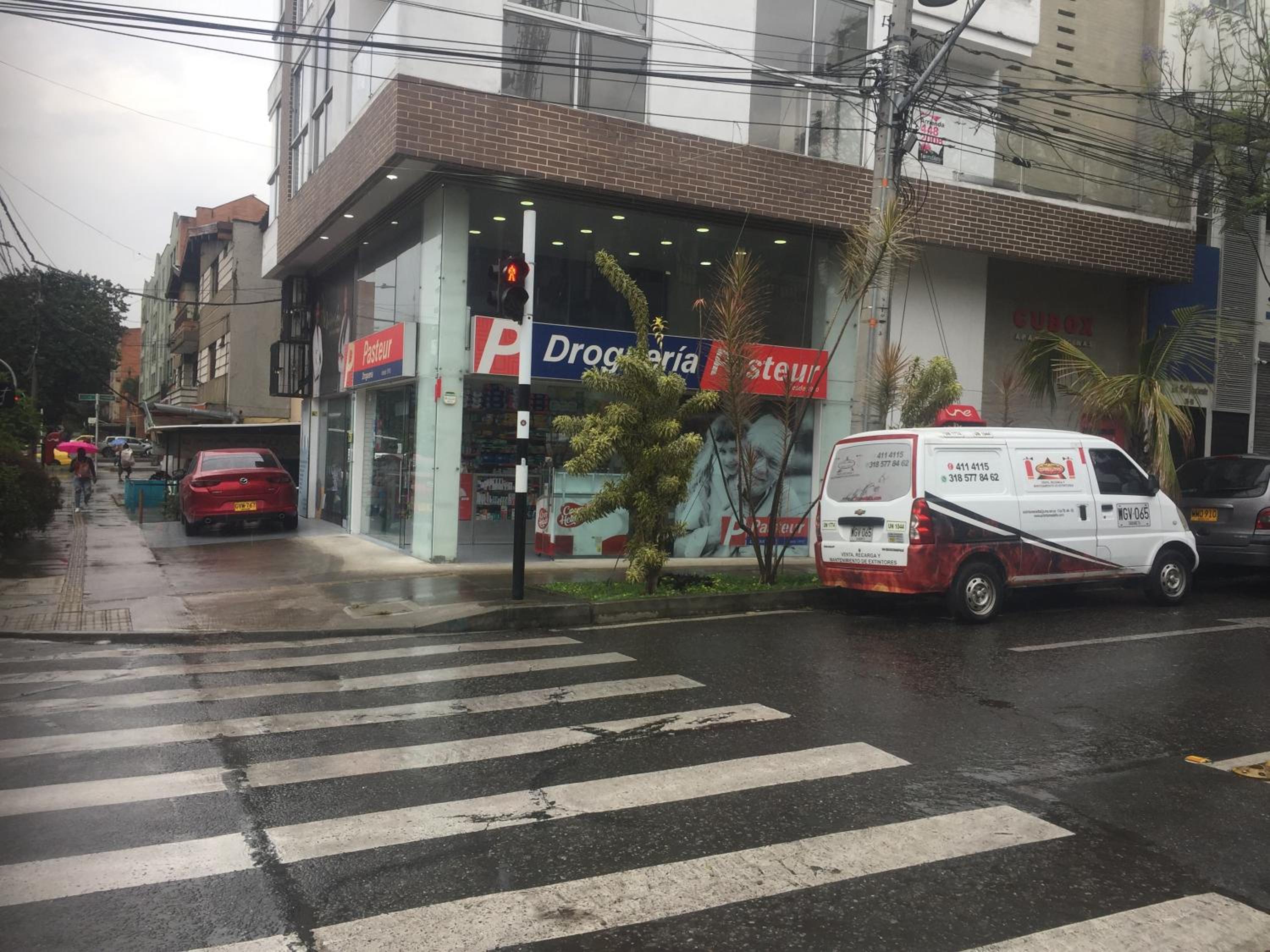 Apartamento Lof, Dúplex, iluminado, bueno , céntrico y bien ubicado en Laureles estadio view 3
