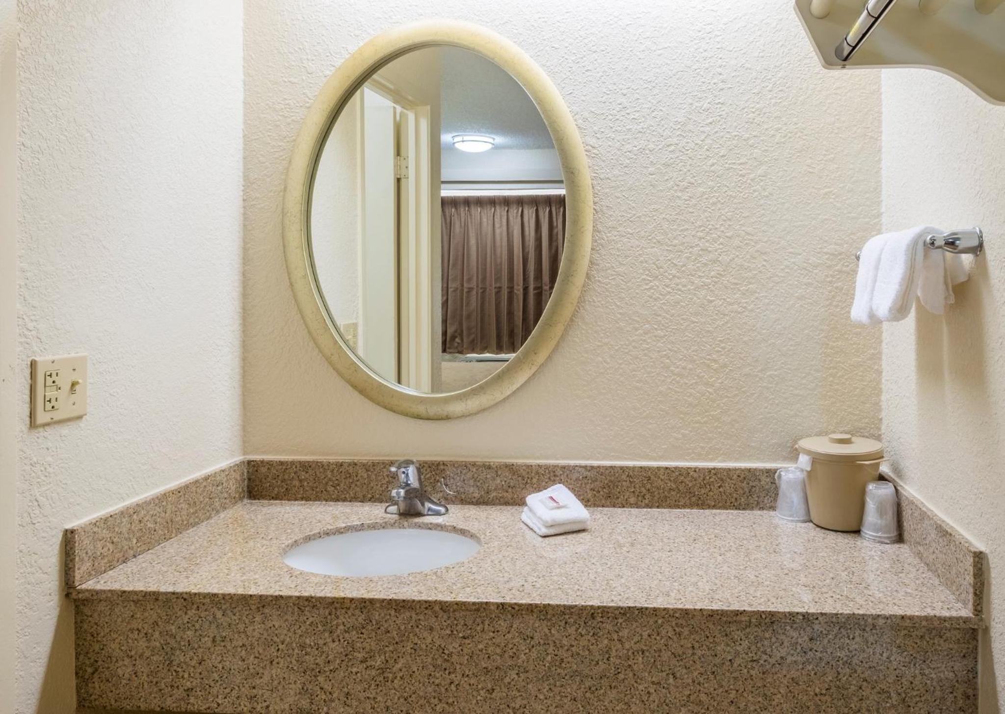Milford Vacations - Red Roof Inn Milford - New Haven - Property Image 4