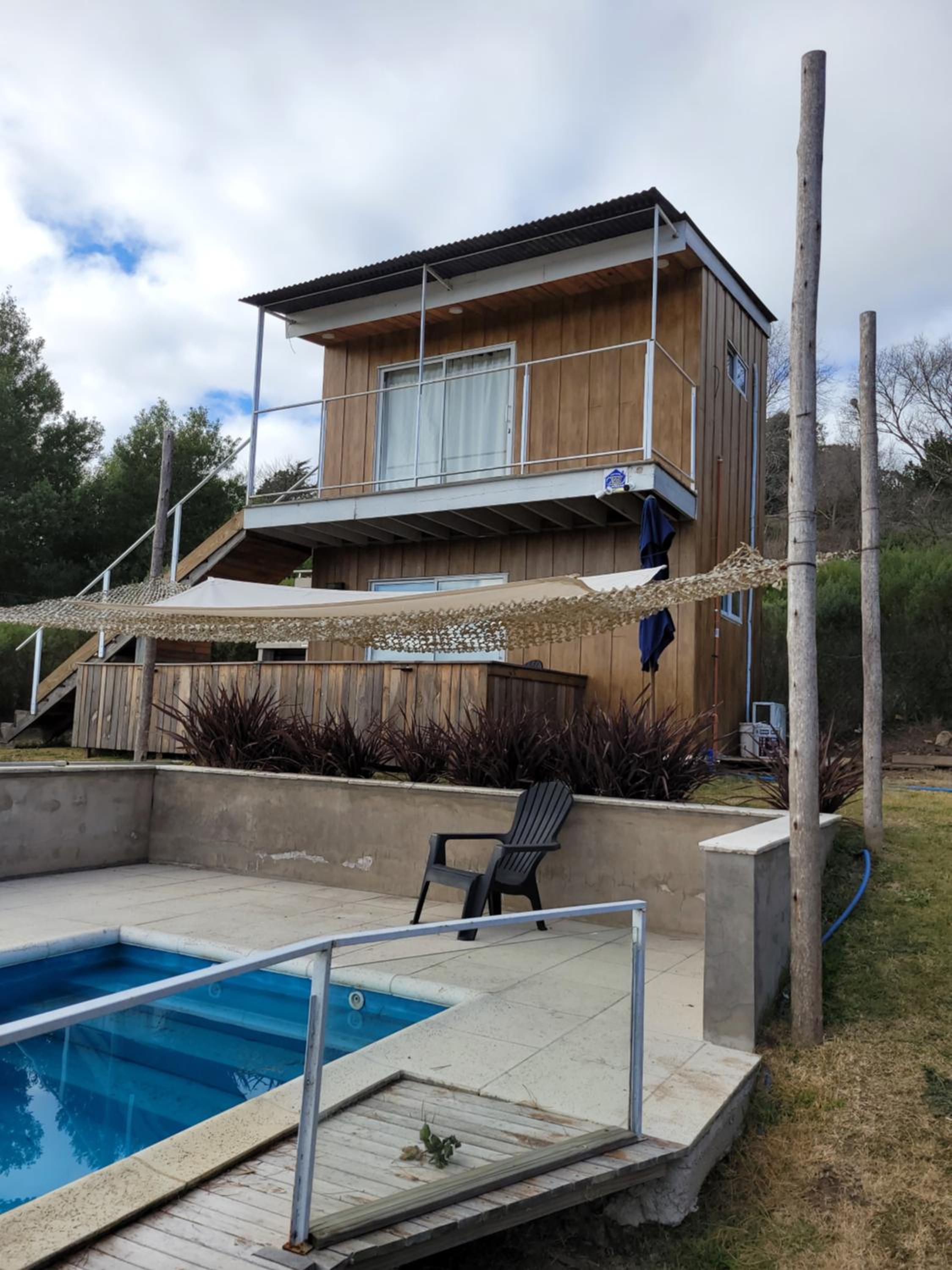 al pie de las sierras en villa del lago