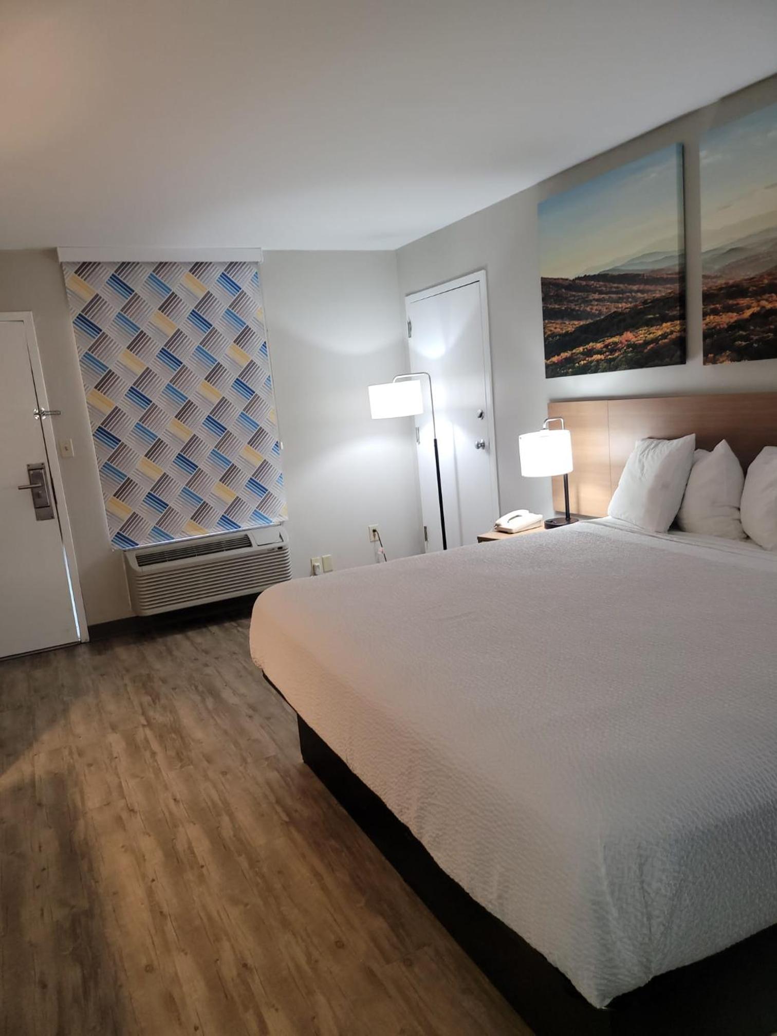 Days Inn by Wyndham Biscoe view 2