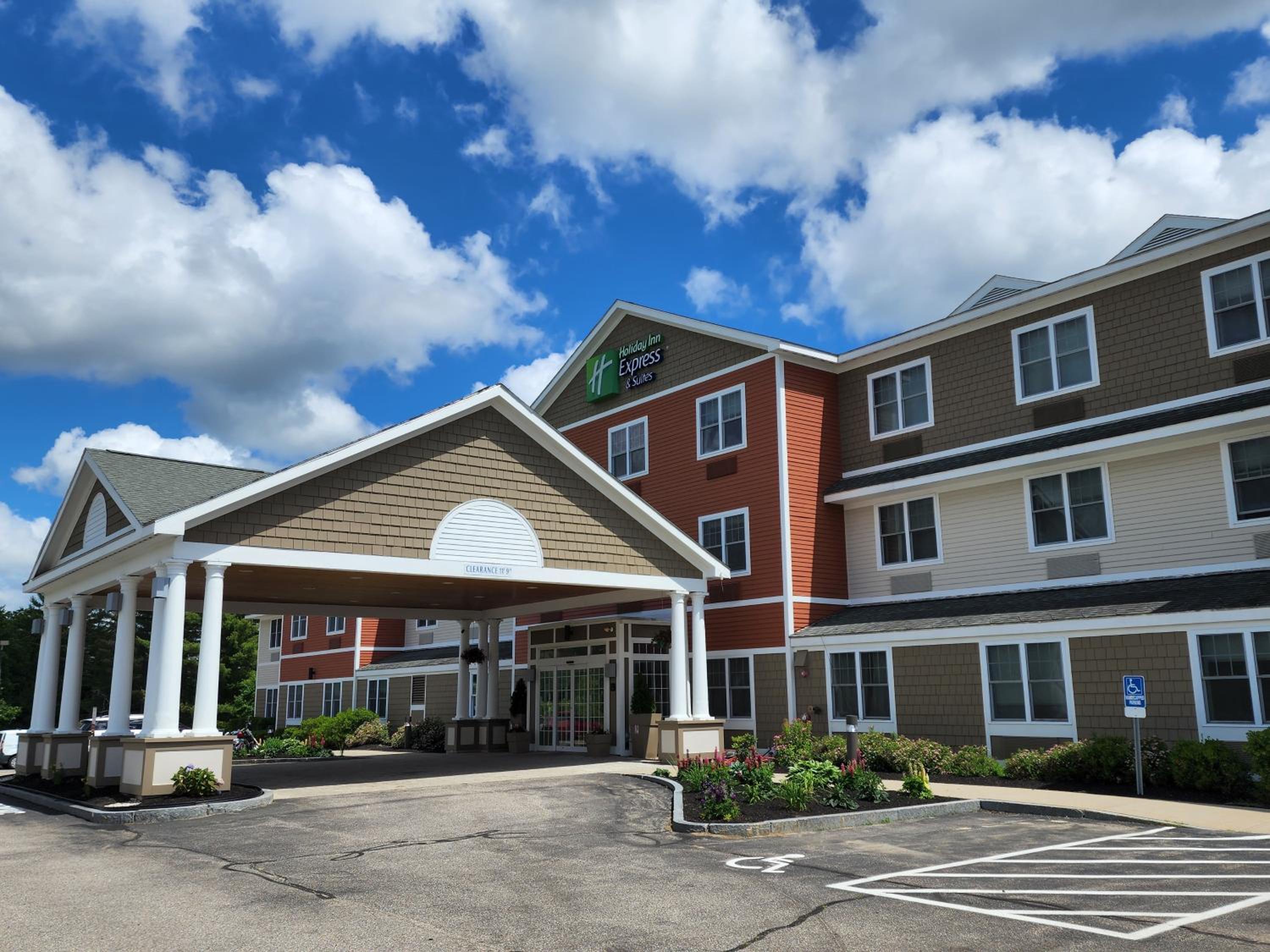 Hotel Holiday Inn Express Hotel & Suites Rochester, an IHG Hotel - Image 1