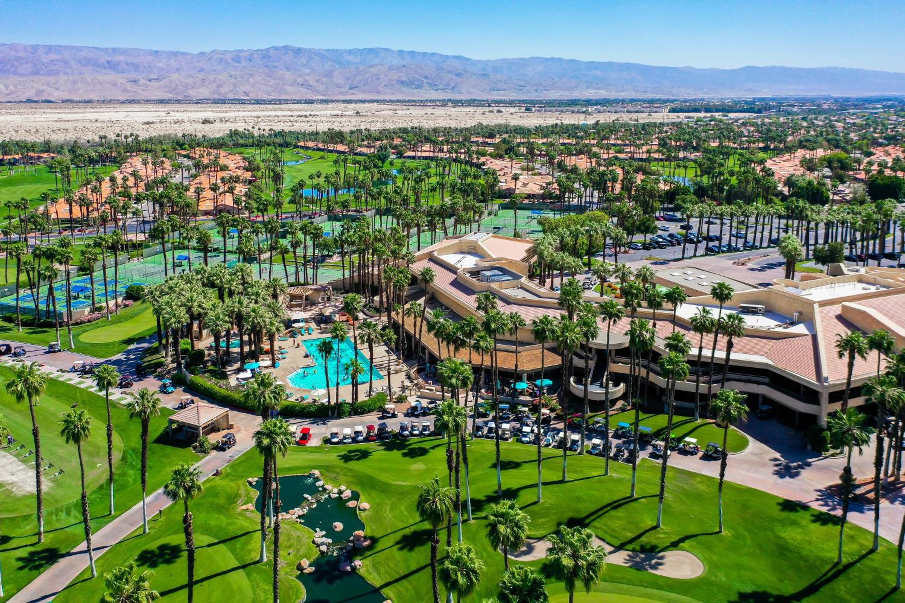 Hotel New! Palm Valley Full Club Access Golf & Cart, Tennis, Pool- Luxury 3 Kings/3b