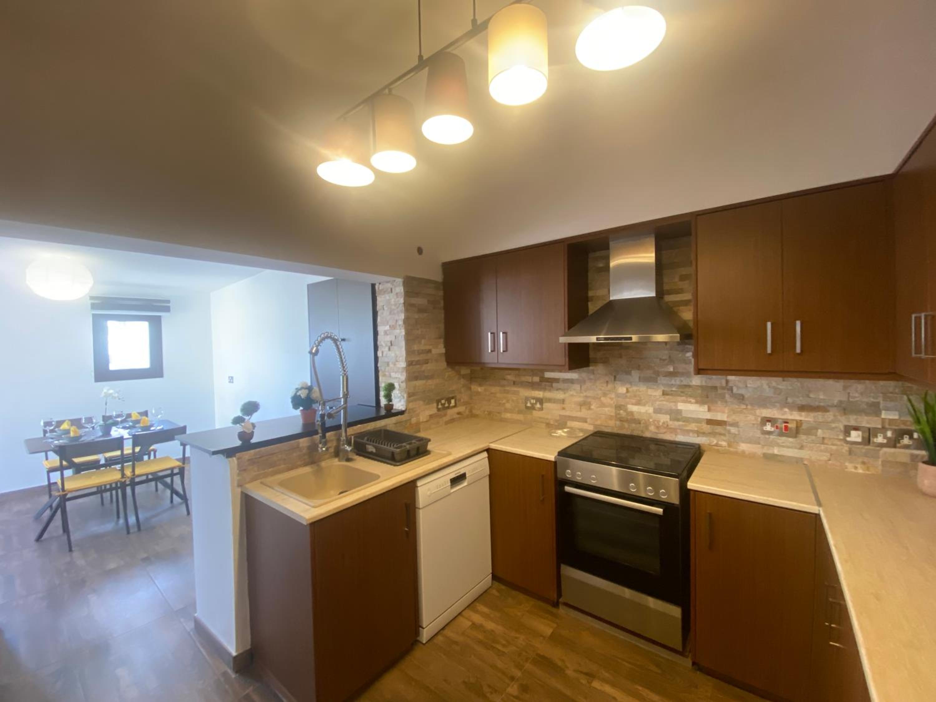Philip Spacious Apartment