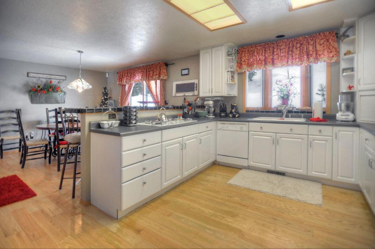 Seven Pines Cabin in Vallecito Lake Area of Bayfield CO view 4