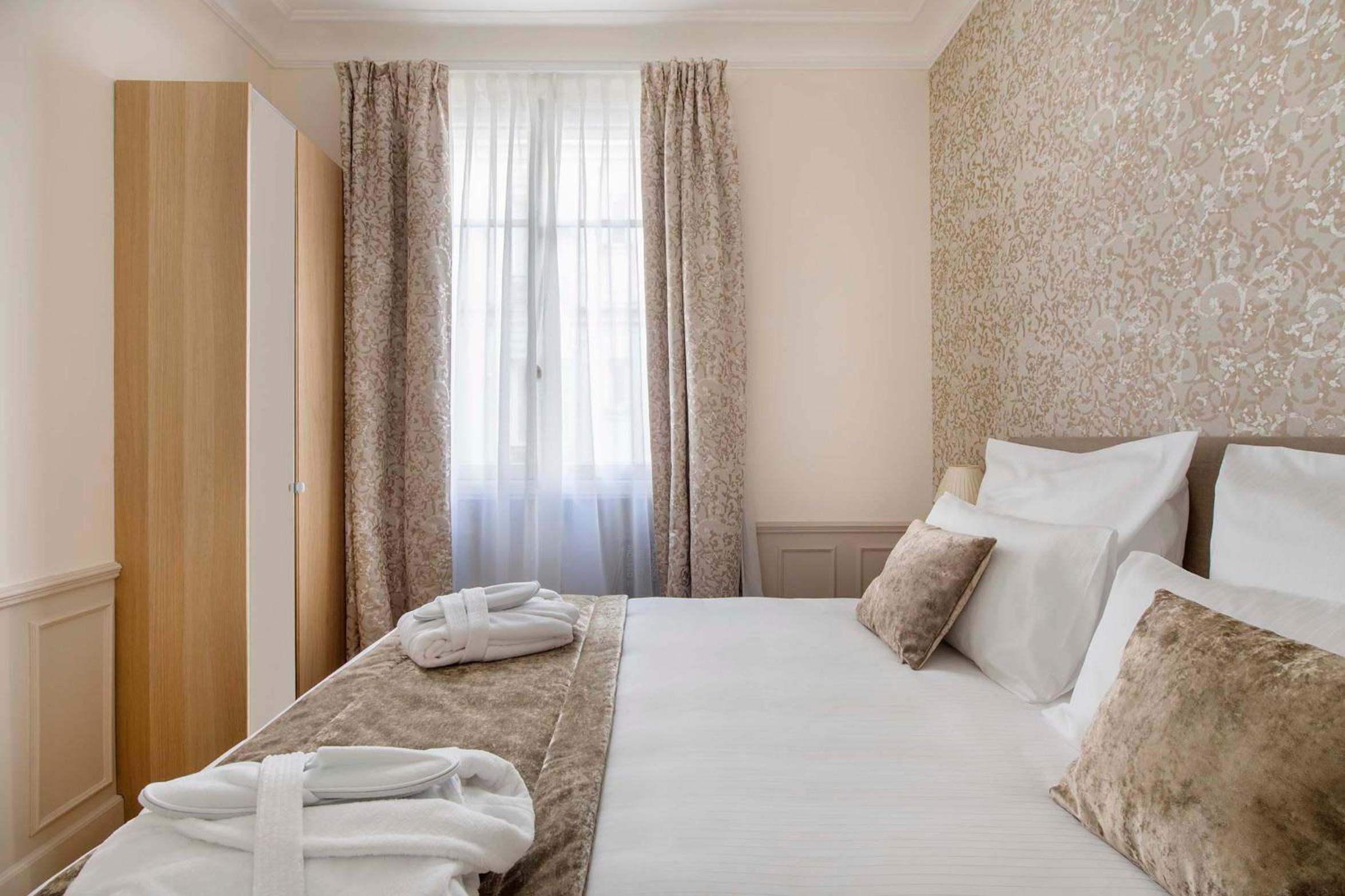 LE BEAU MARAIS - Luxury Apartments, AIR COND, LIFT