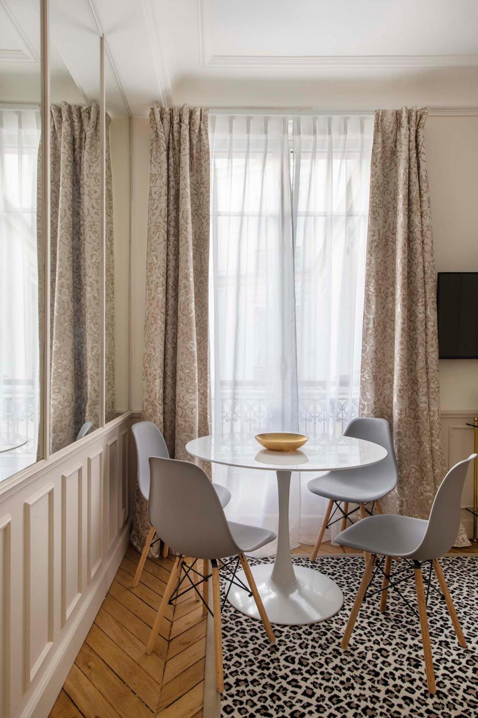 LE BEAU MARAIS - Luxury Apartments, AIR COND, LIFT