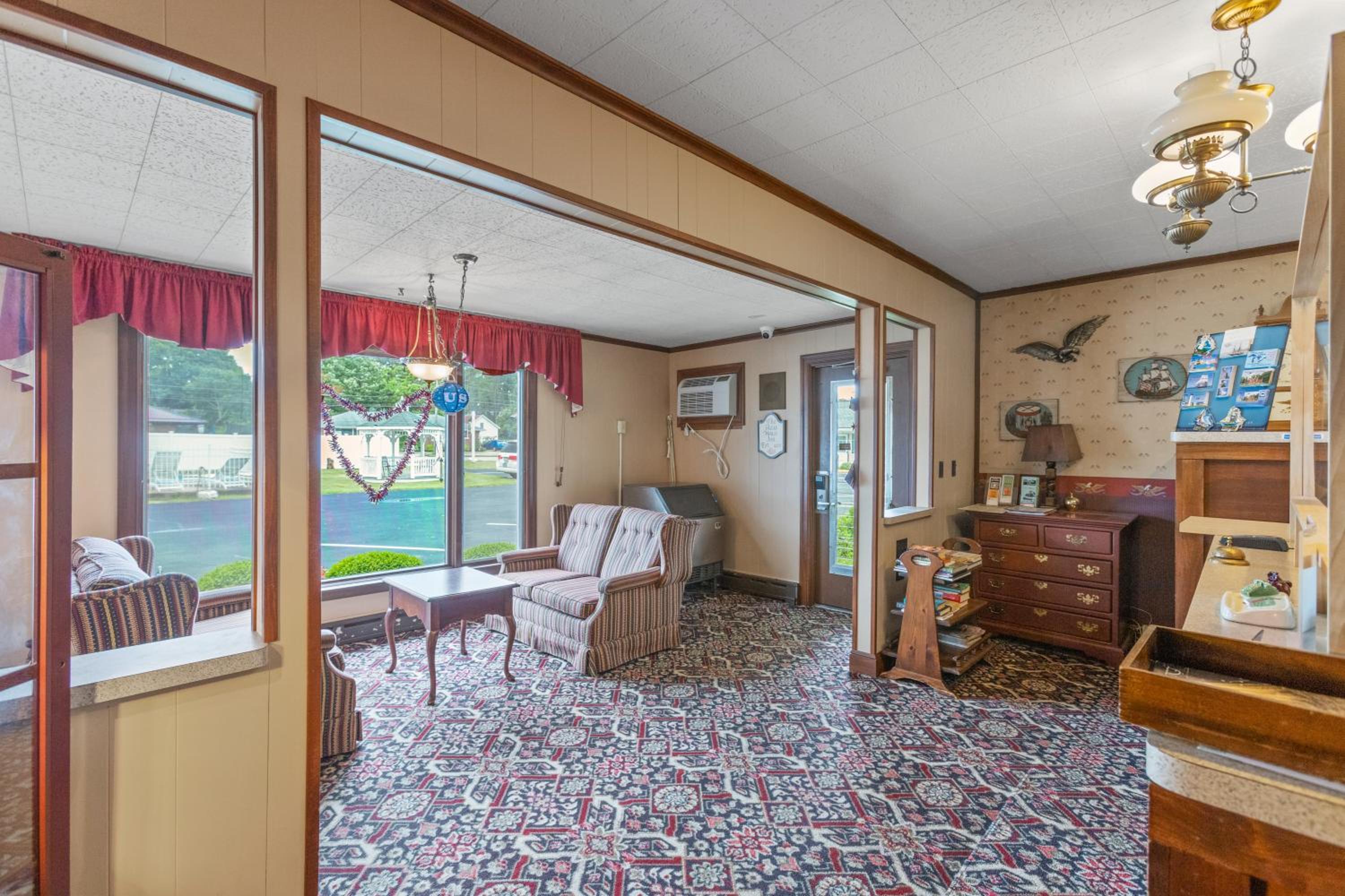 Glass House Inn Erie Near I-90 & I-79