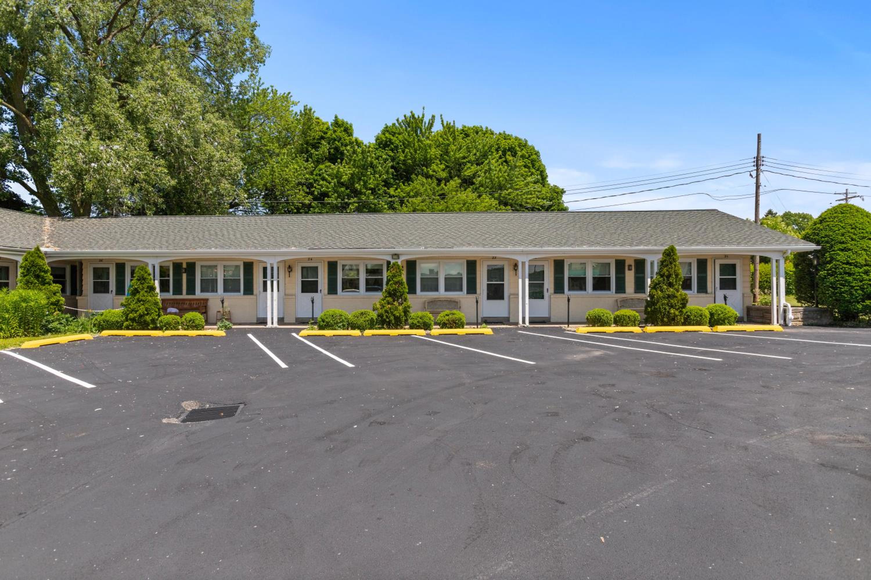 Glass House Inn Erie Near I-90 & I-79