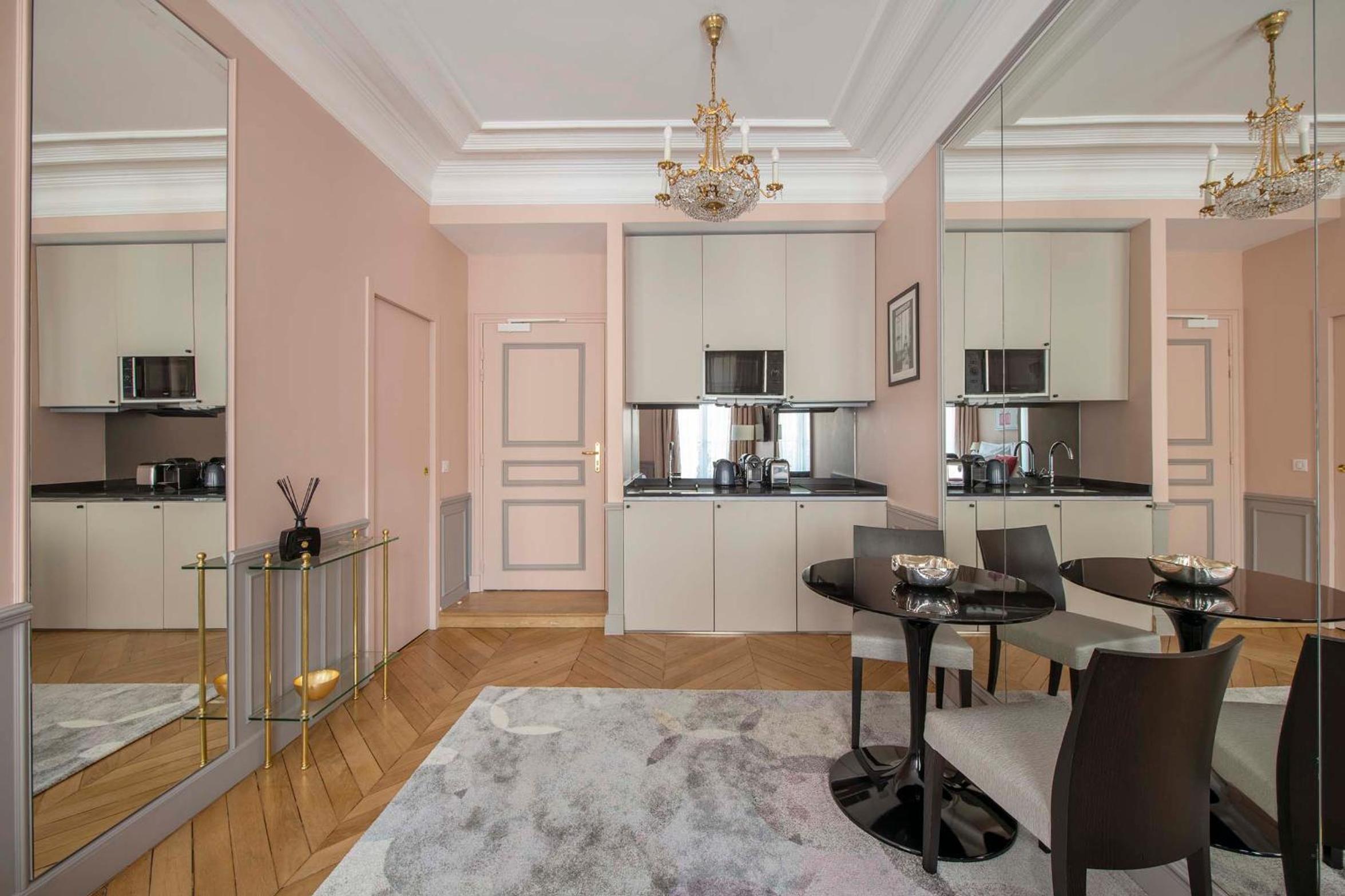 LE BEAU MARAIS - Luxury Apartments, AIR COND, LIFT