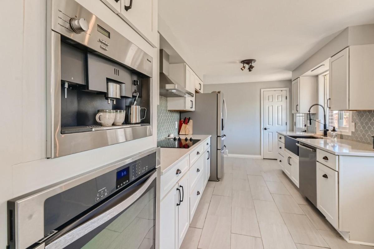 1808 Collyer St view 3