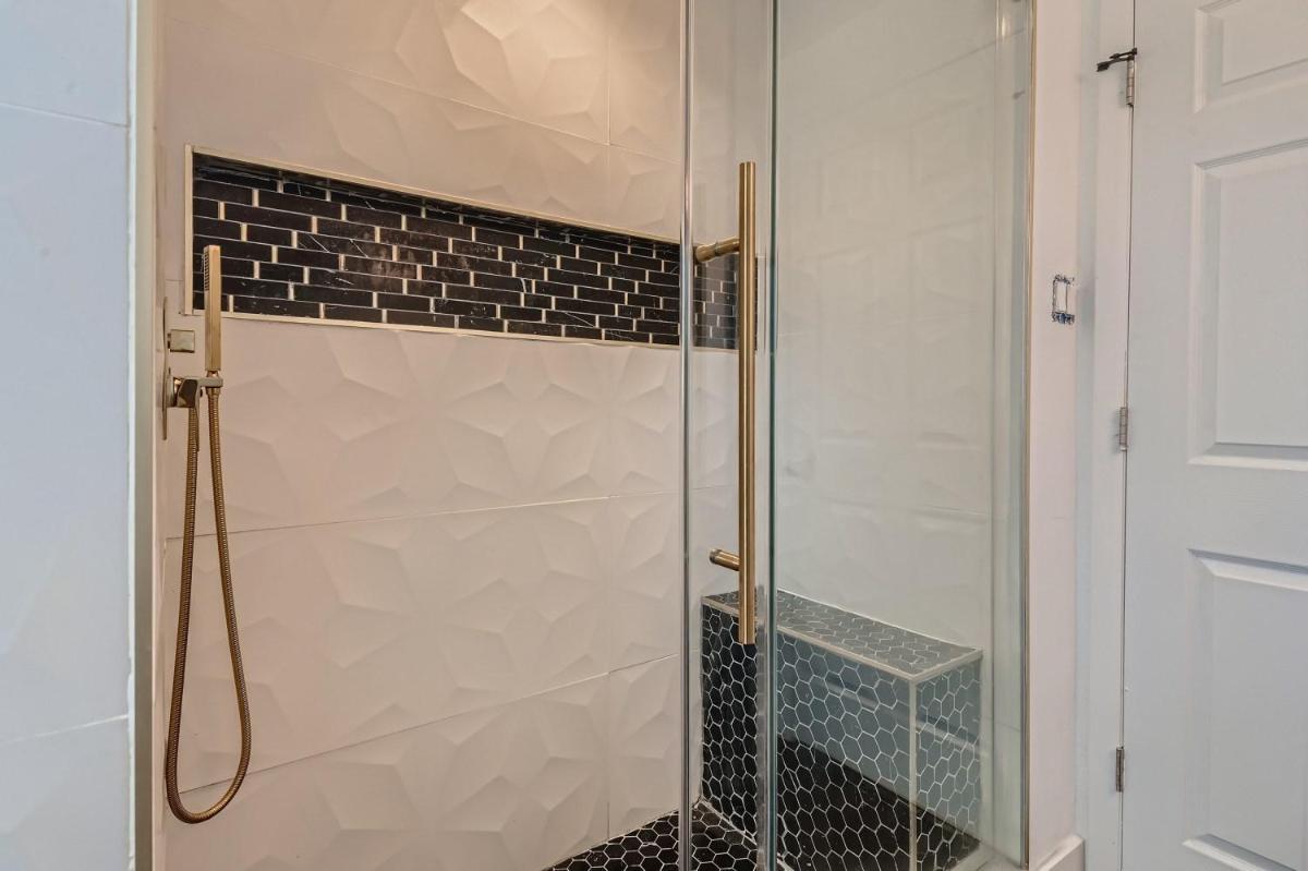 1808 Collyer St view 4