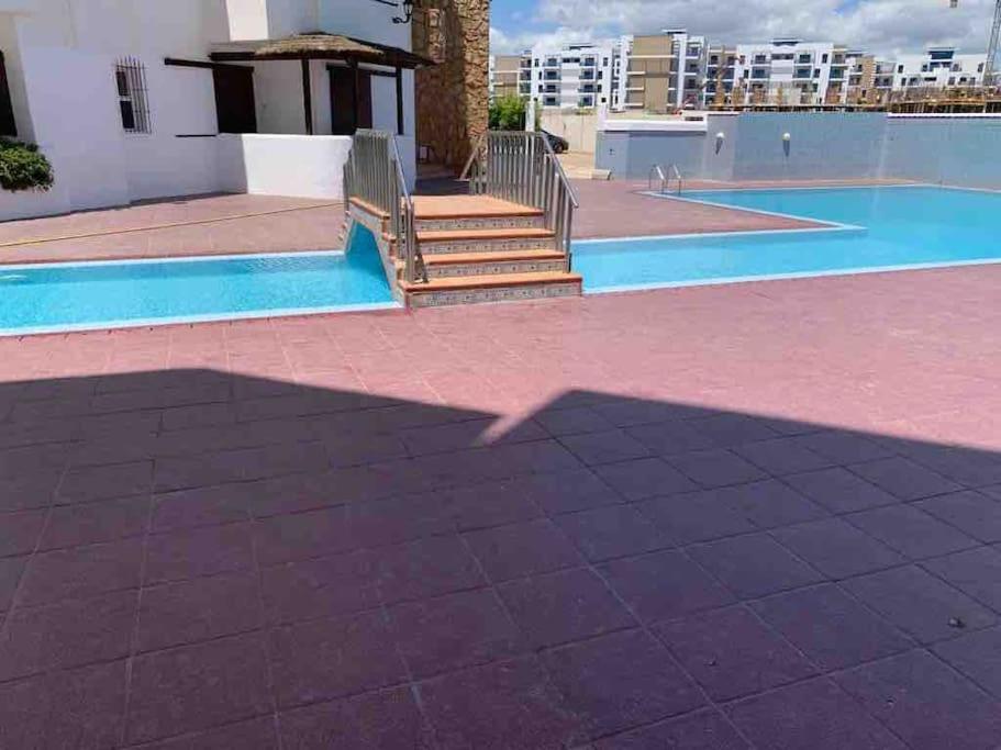 superbe appartement en complexe avec piscine