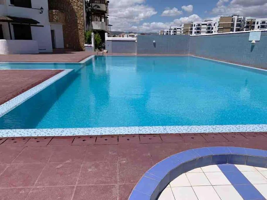 superbe appartement en complexe avec piscine