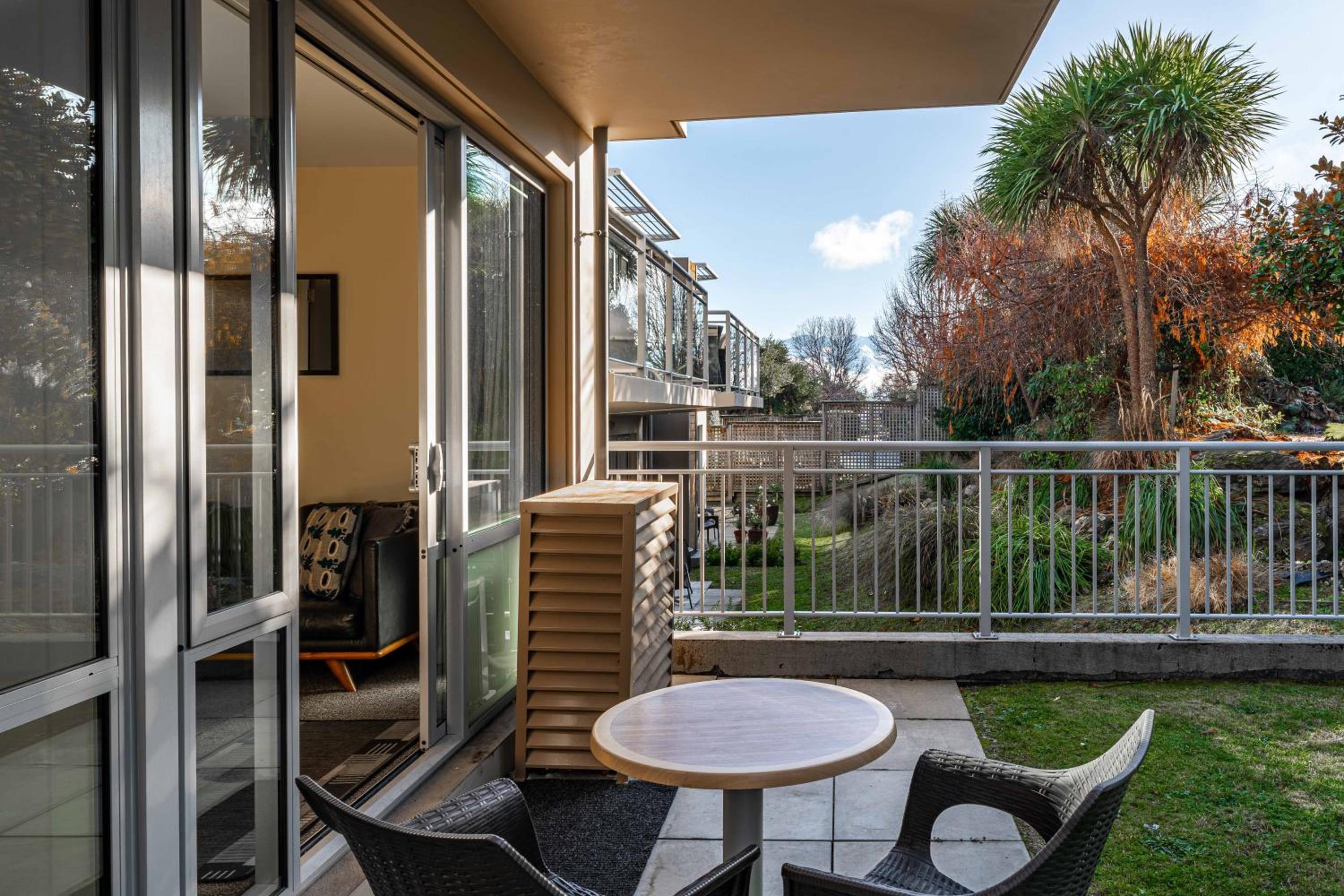 Central Luxury Apartment 108