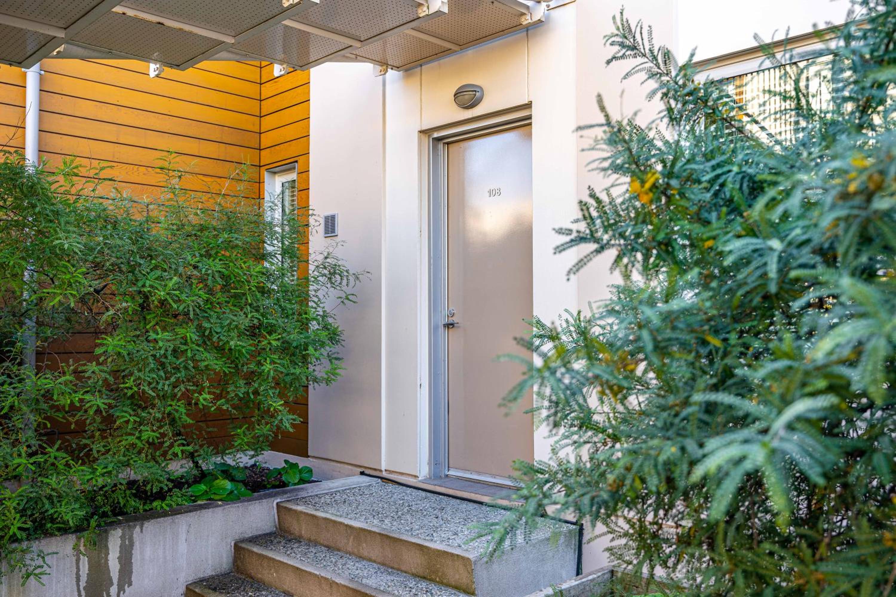 Central Luxury Apartment 108