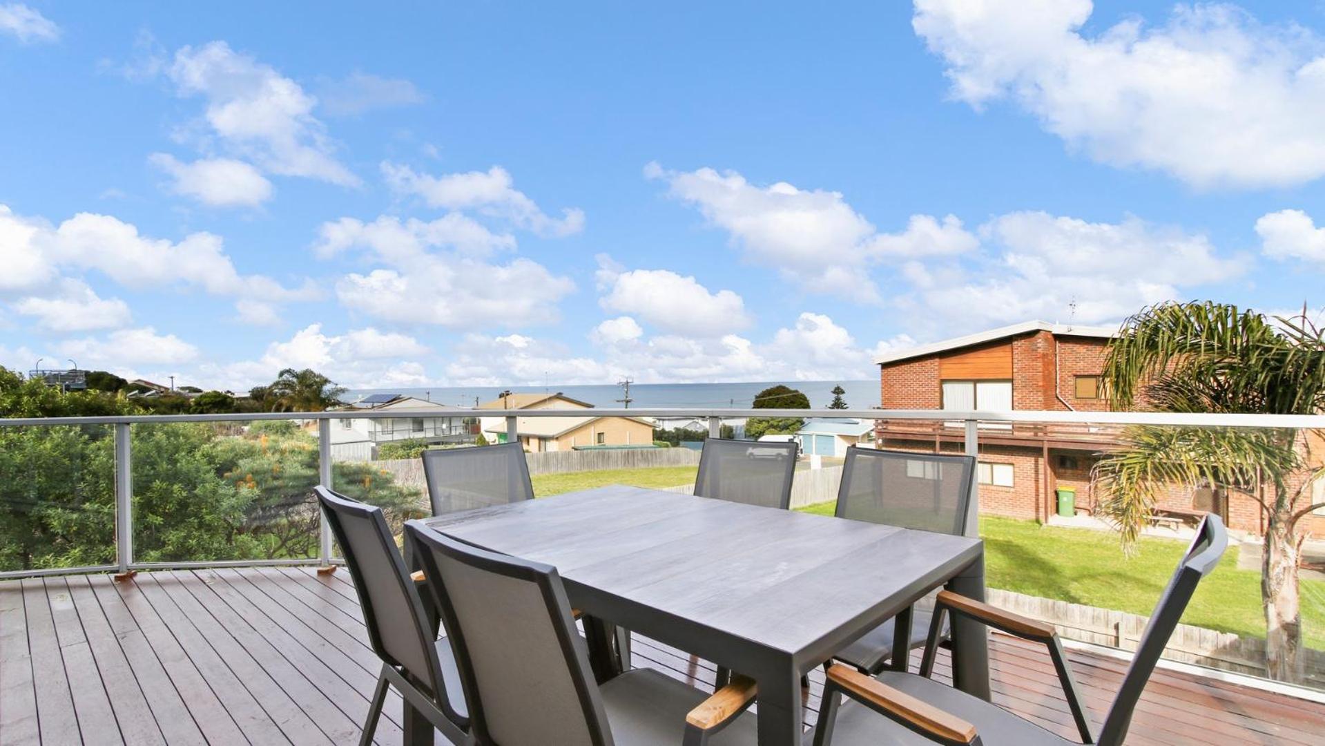 Shore Thing - Spacious Retreat for 15 Guests