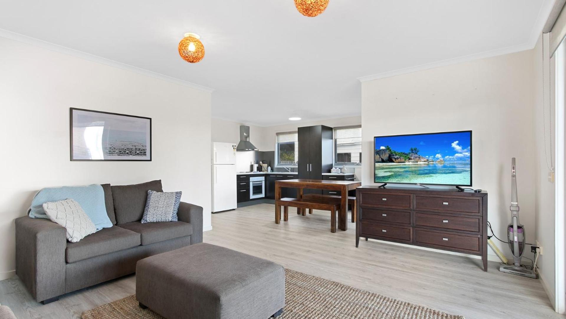 Shore Thing - Spacious Retreat for 15 Guests