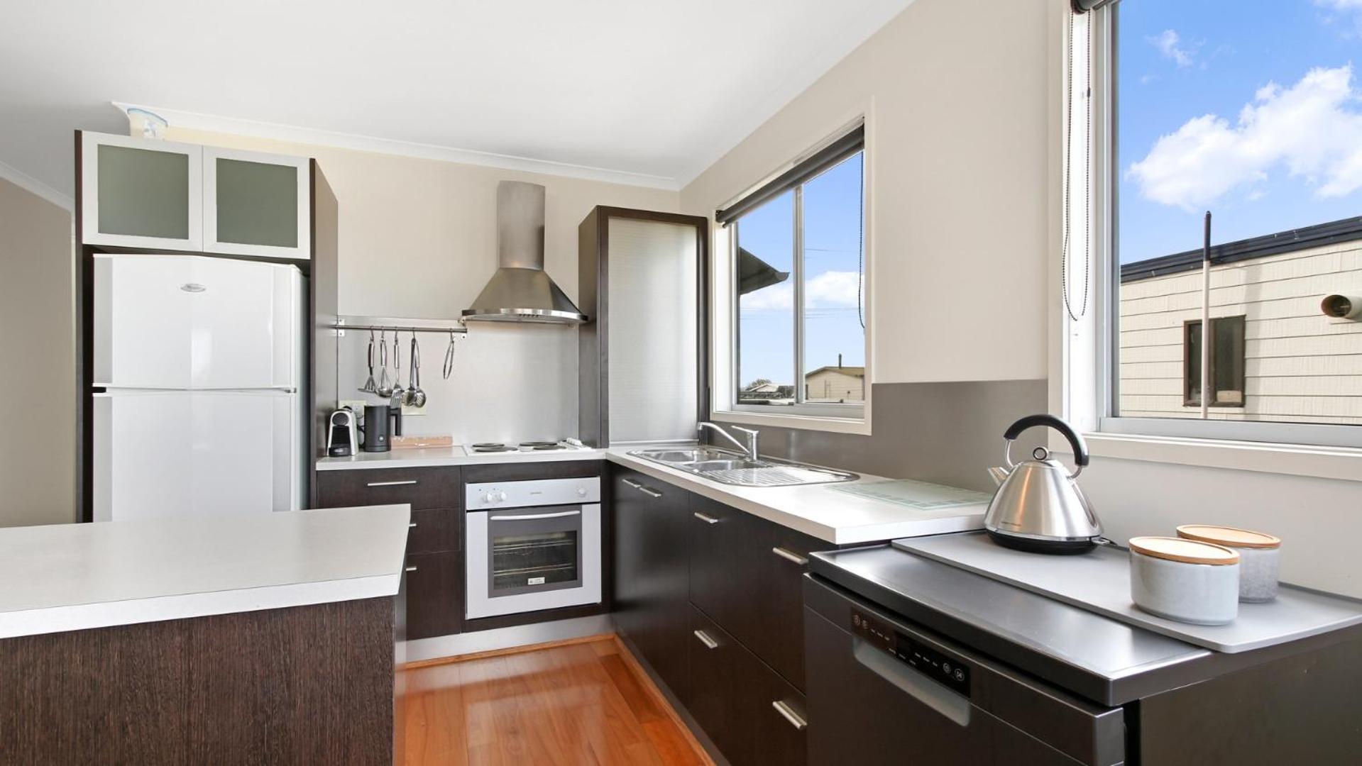 Shore Thing - Spacious Retreat for 15 Guests